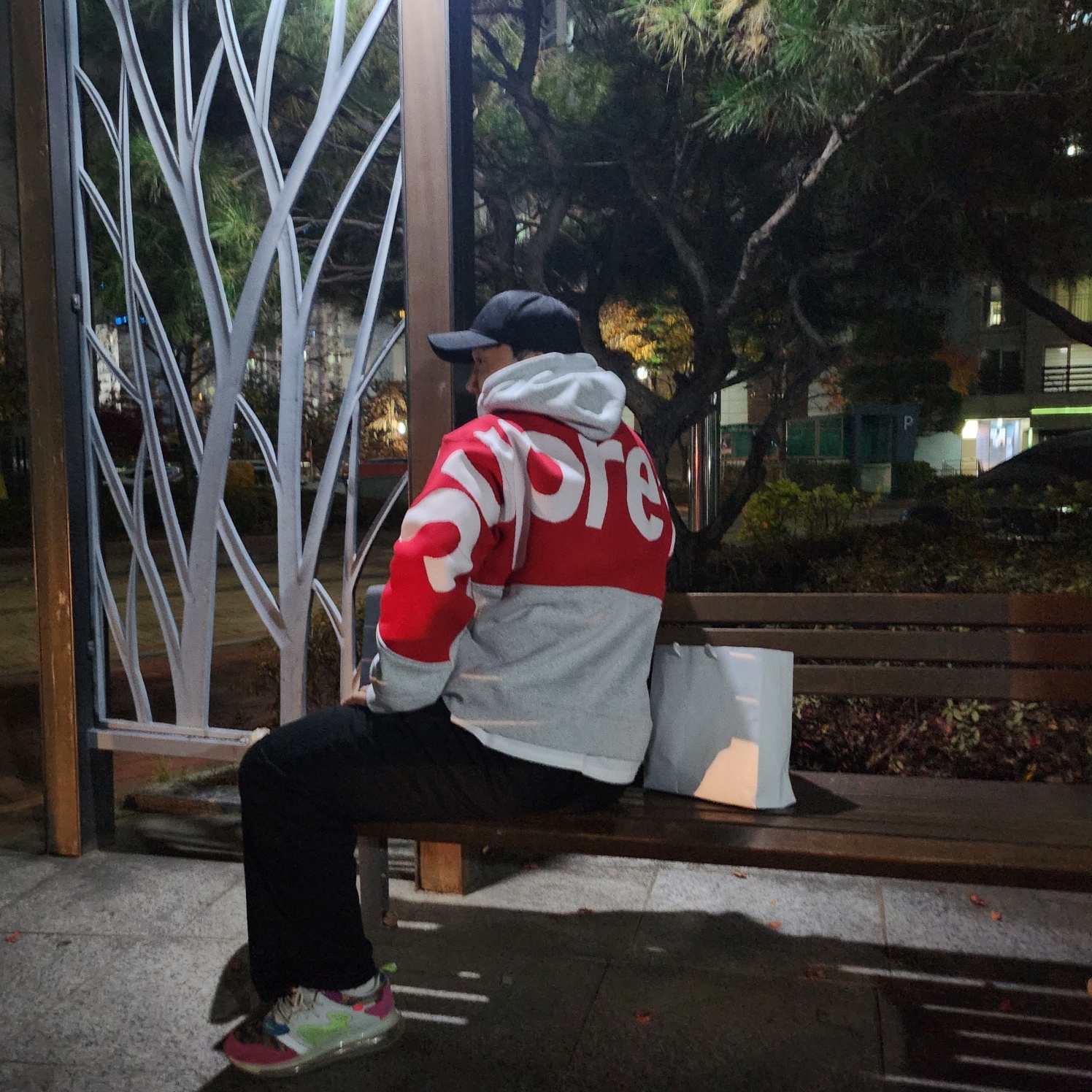 Supreme Big Logo Jacquard Hooded Sweatshirt Heather Grey - 23FW, Nike Air Max 720 OBJ Young King of the Drip 착용 스타일 - 3