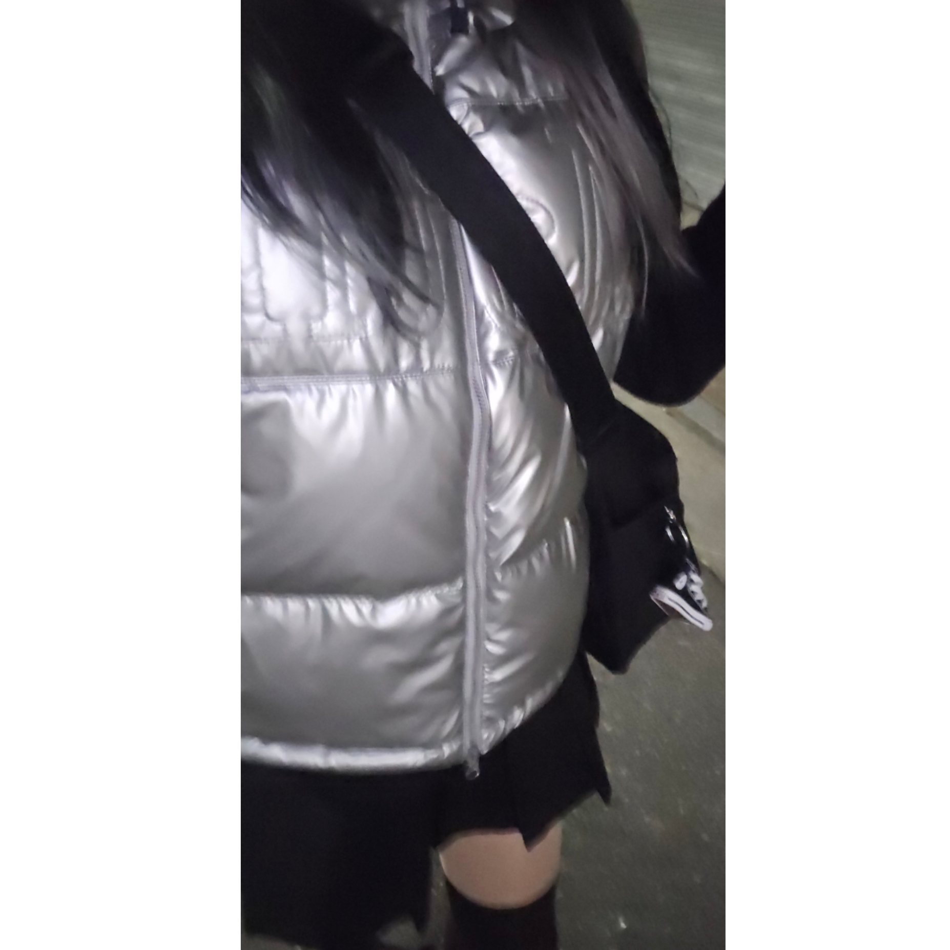 (W) Matin Kim Big Logo Point Down Vest Silver 착용 스타일