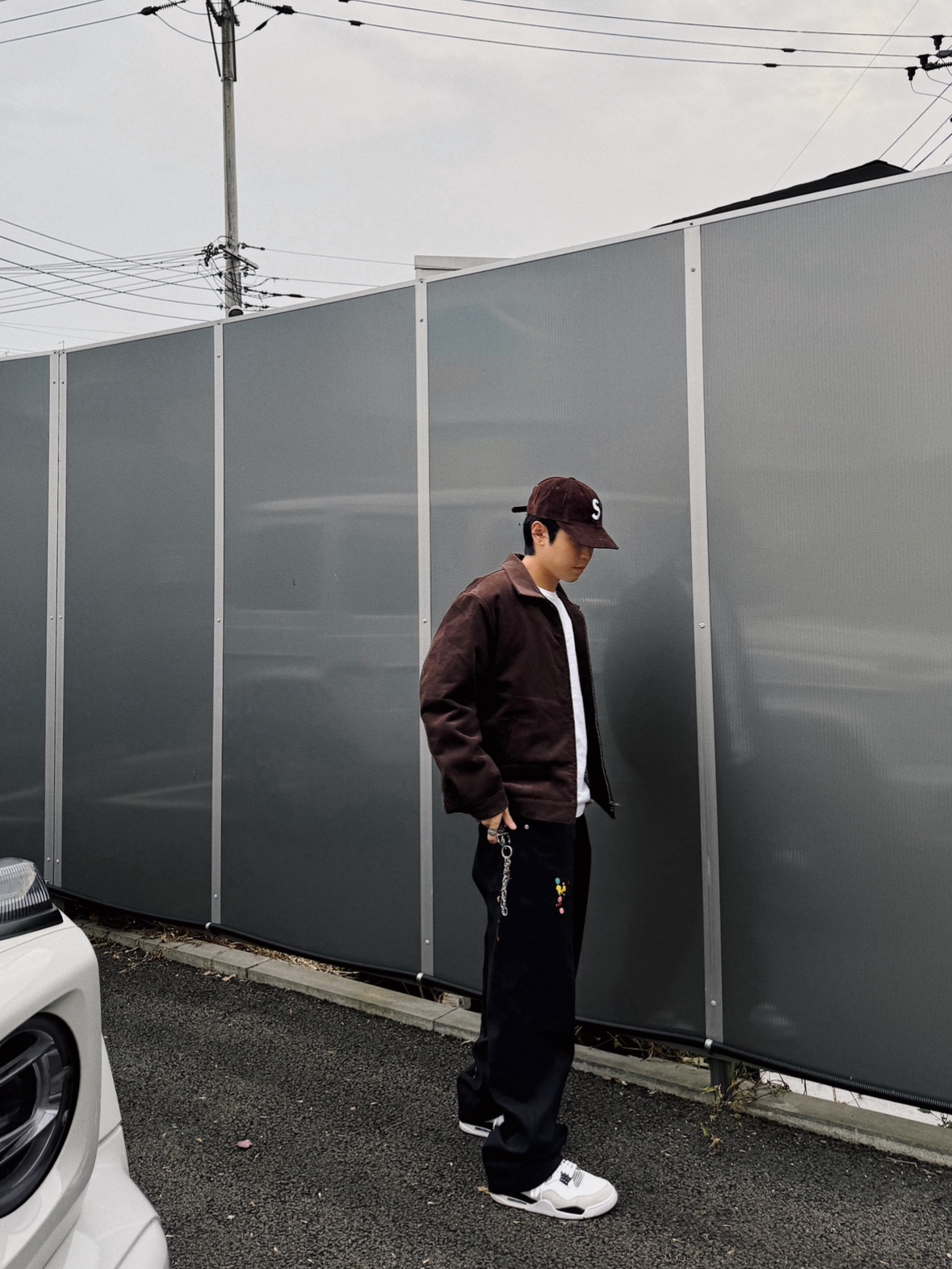 Supreme Corduroy S Logo 6-Panel Dark Brown - 24FW, Jordan 4 Retro White and Black 착용 스타일 - 3