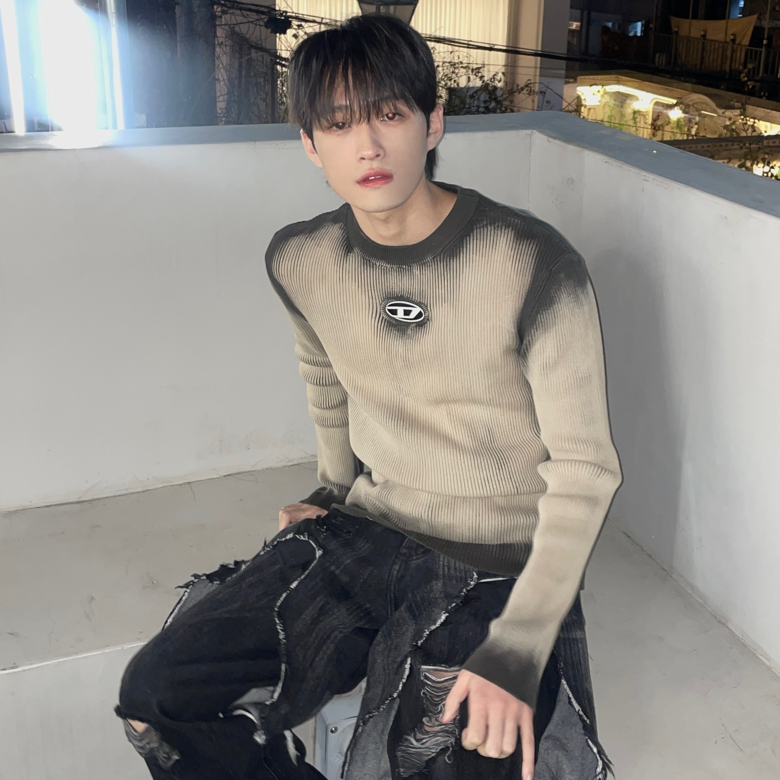 Diesel K-Darin Treated Jumper With Metal Logo Insert Beige, BLR Destroyed Black Denim Pants Black 착용 스타일