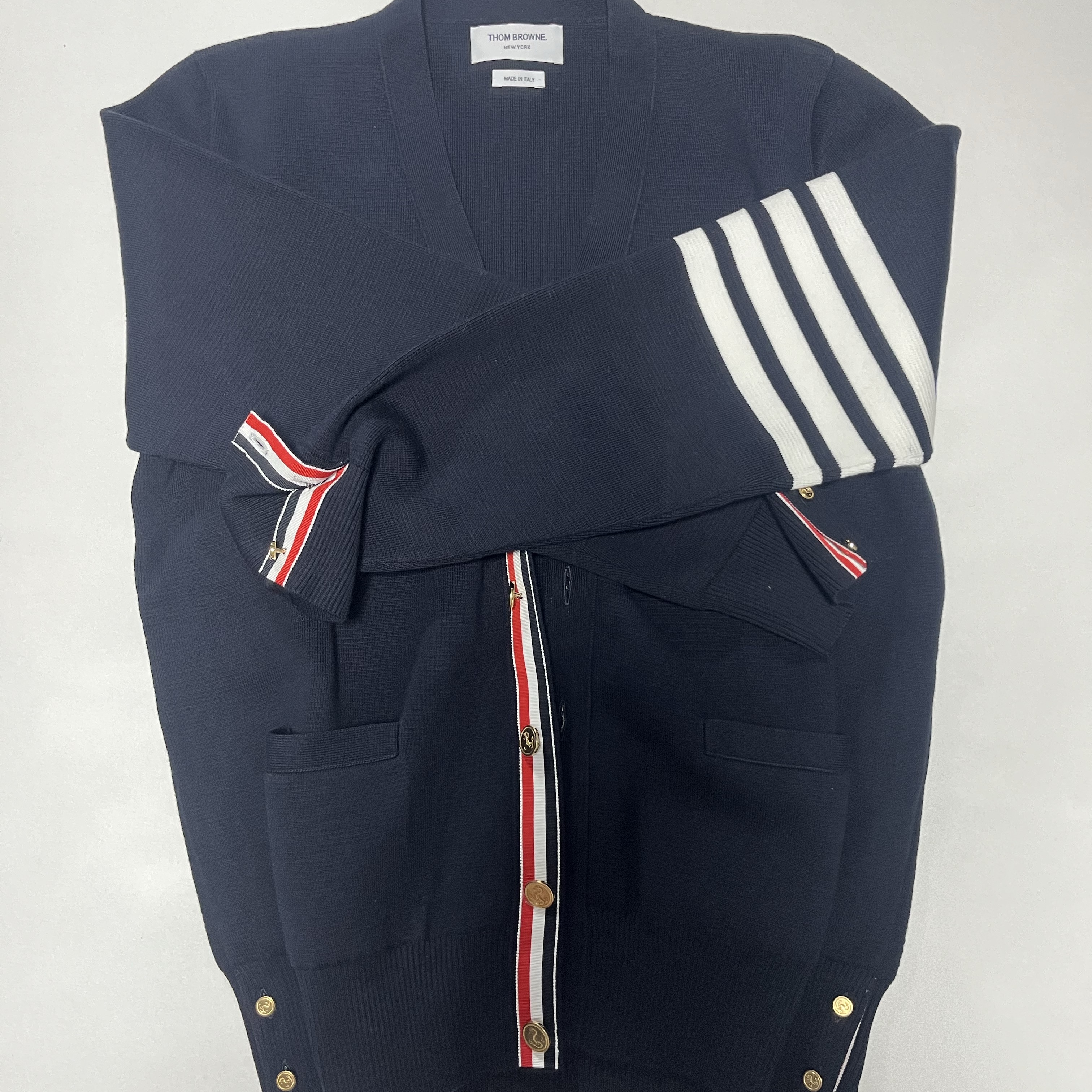 Thom Browne Milano Stitch 4-Bar Cardigan Navy 착용 스타일 - 2