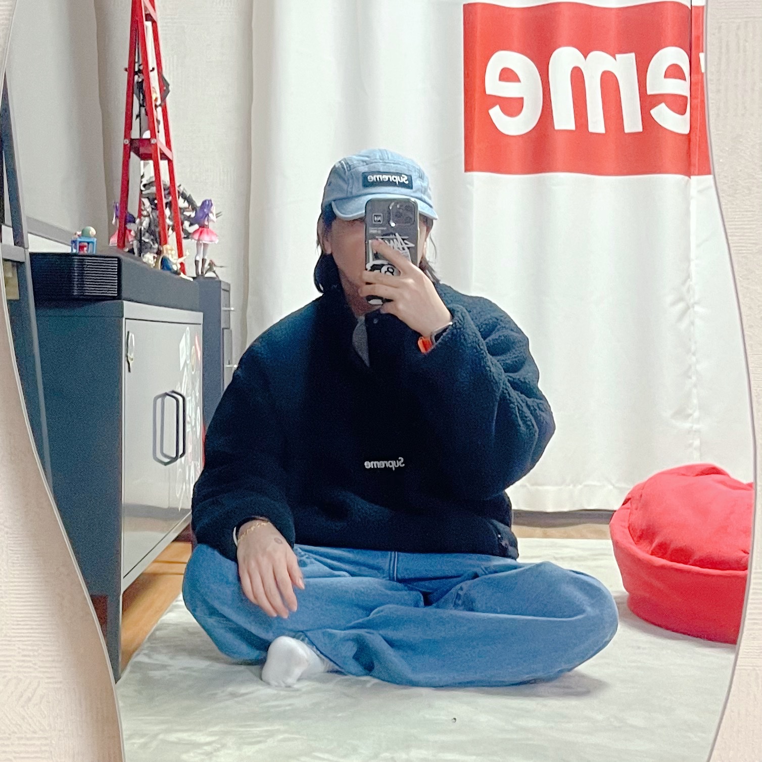 Supreme Washed Chino Twill Camp Cap Denim - 24FW, Supreme Polartec Shearling Reversible Pullover Black - 23FW 착용 스타일 - 1