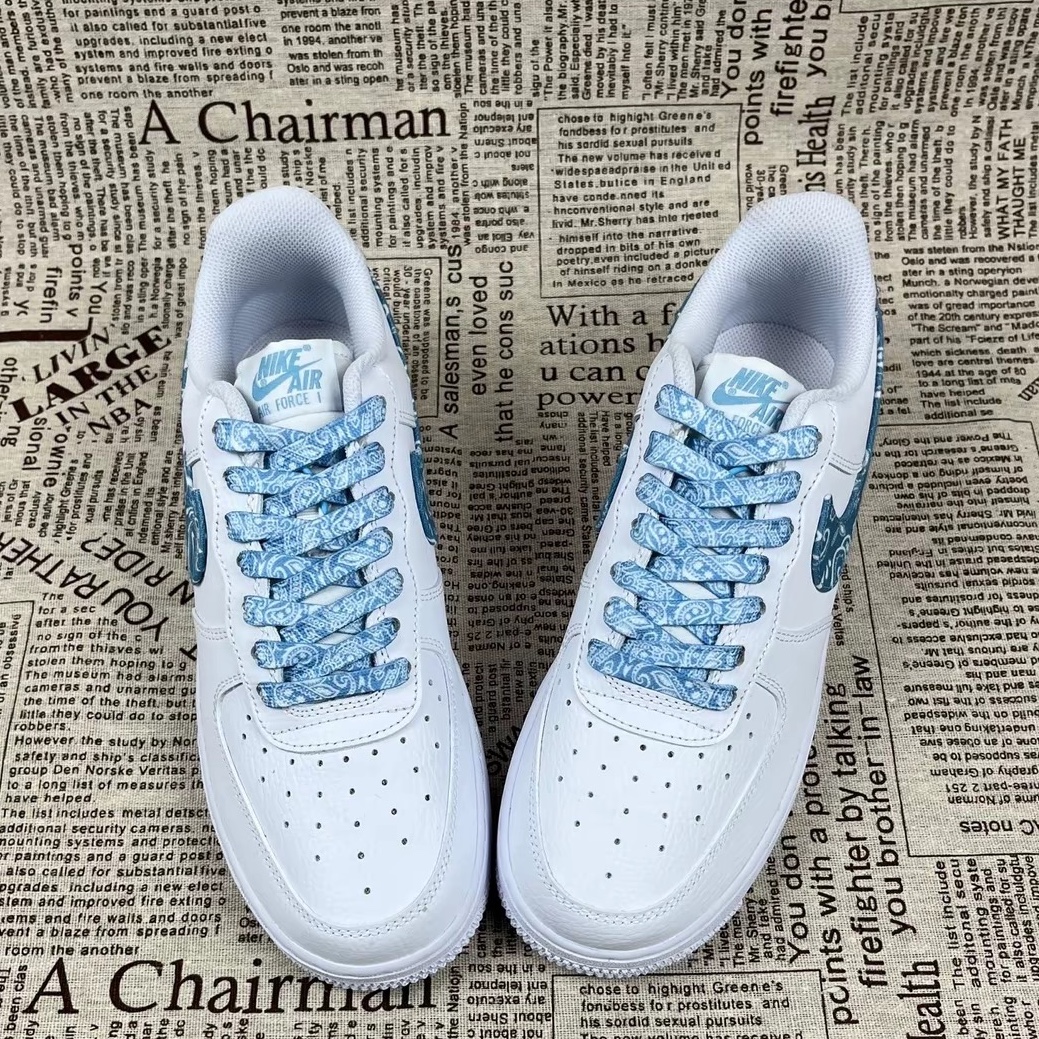 (W) Nike Air Force 1 '07 Essential Paisley Swoosh White Worn Blue 착용 스타일 - 3