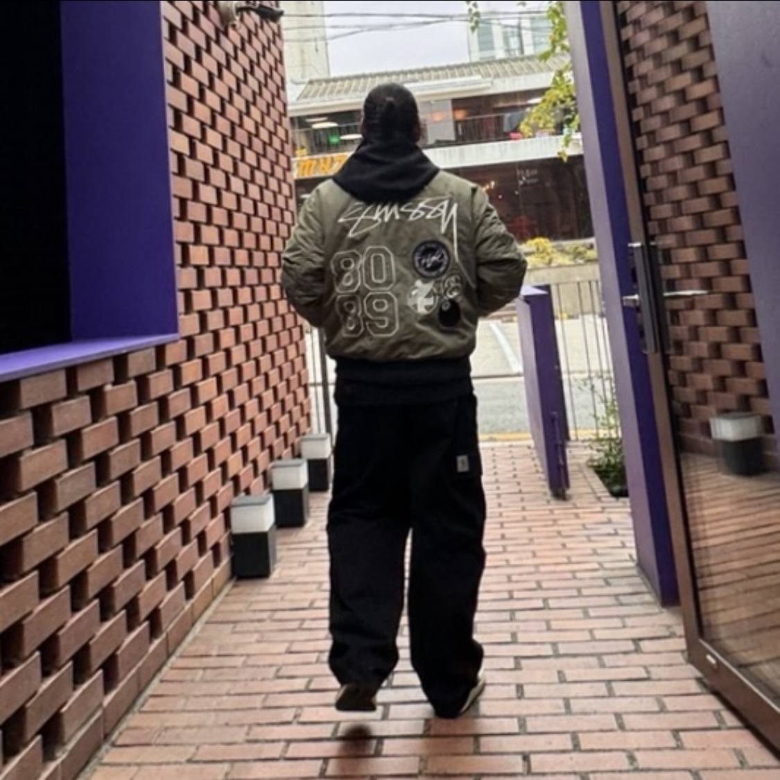 Nike x Stussy Reversible Jacket Medium Olive (FJ9153-222), Jordan 1 x Travis Scott Retro Low OG SP Reverse Olive 착용 스타일 - 1