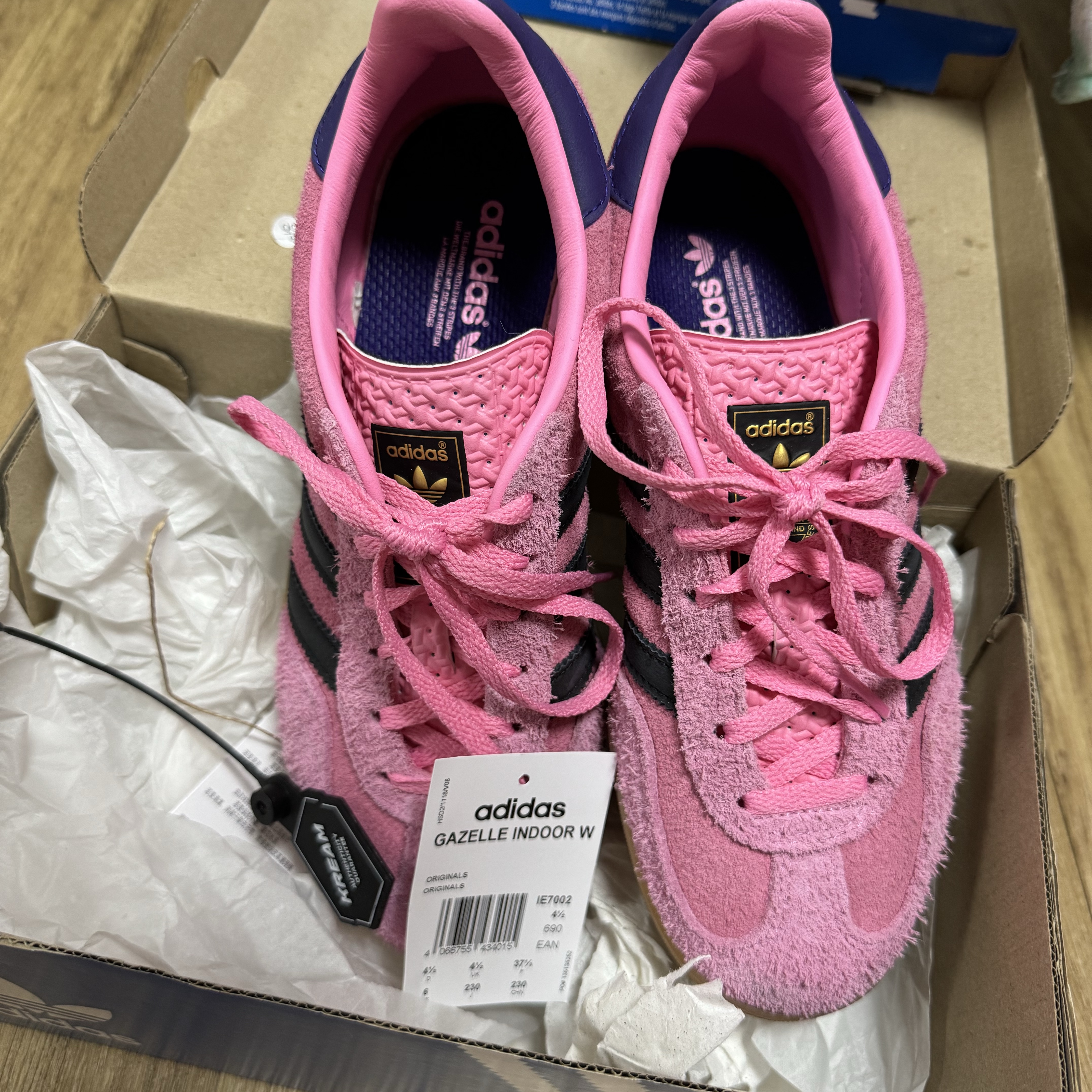 (W) Adidas Gazelle Indoor Bliss Pink 착용 스타일