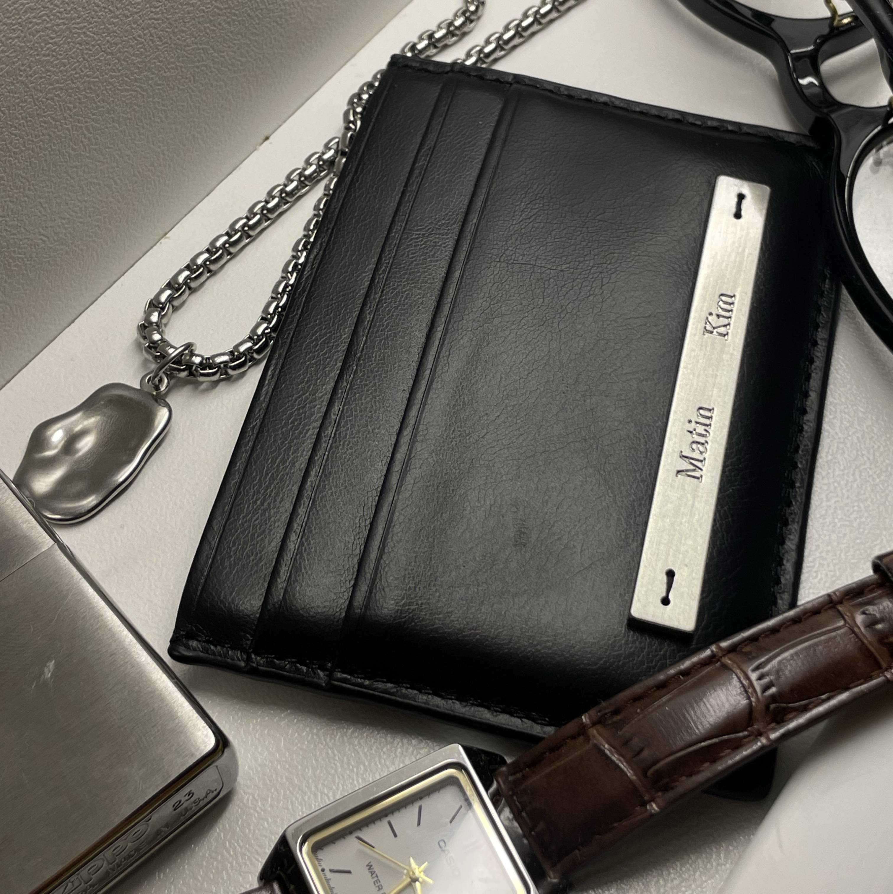Matin Kim Vintage Card Wallet Black, Casio LTP-V007L-9E 착용 스타일