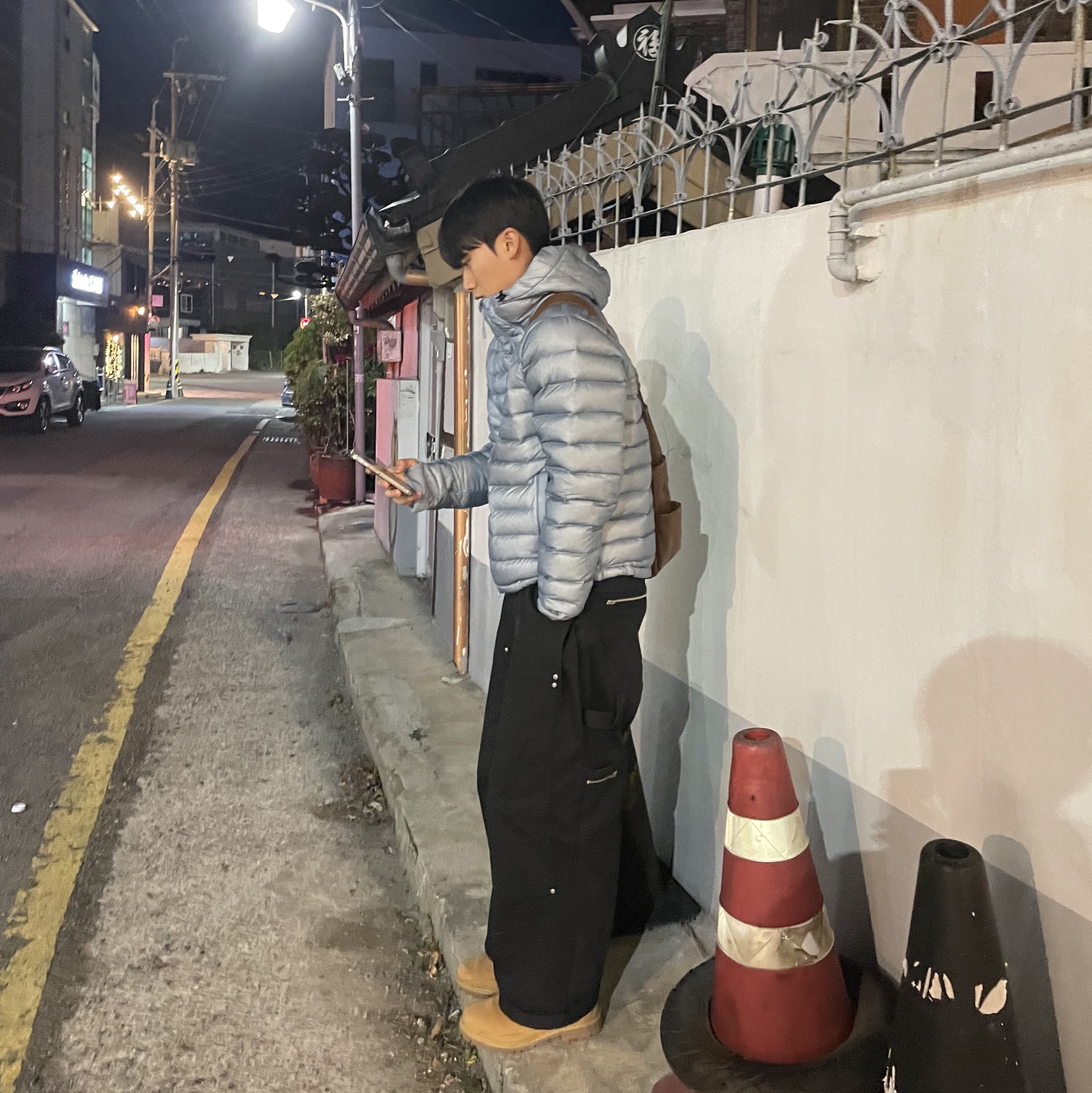 Sansan Gear Suffix Puffer Jacket Sky Blue - 24FW, Matin Kim Logo Sporty Duffel Bag Black 착용 스타일 - 2