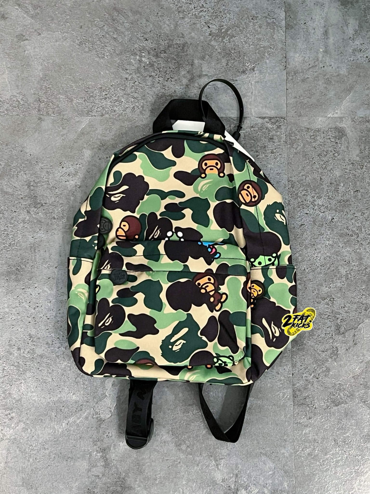 BAPE Baby Milo Medium Backpack Green 착용 스타일 - 3