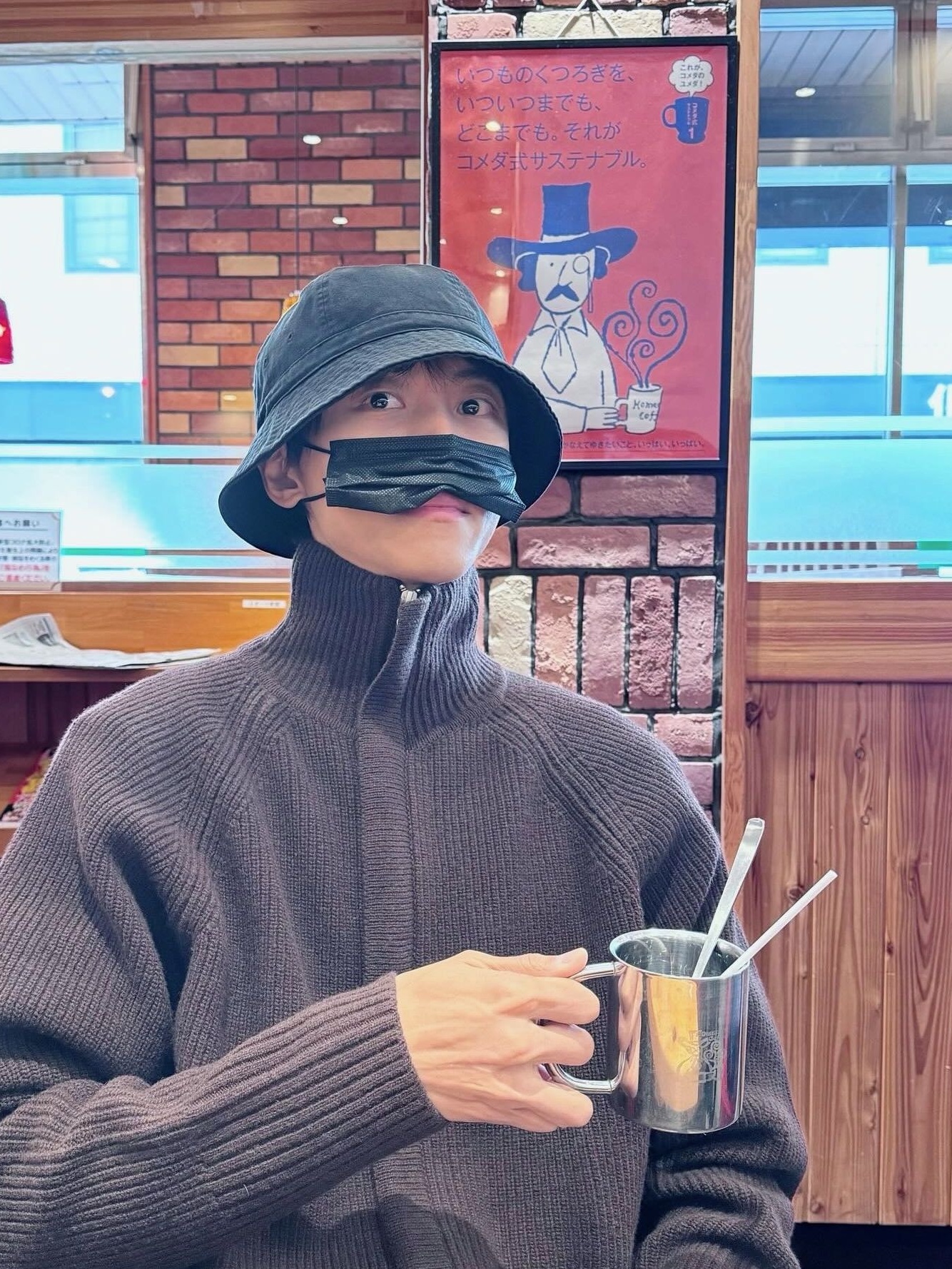 Suade Fancy Crop Knit Zip Up Brown, Rubati Alps Knit Zip-up Cardigan Flower Stitched by Hand Ivory 착용 스타일 - 2