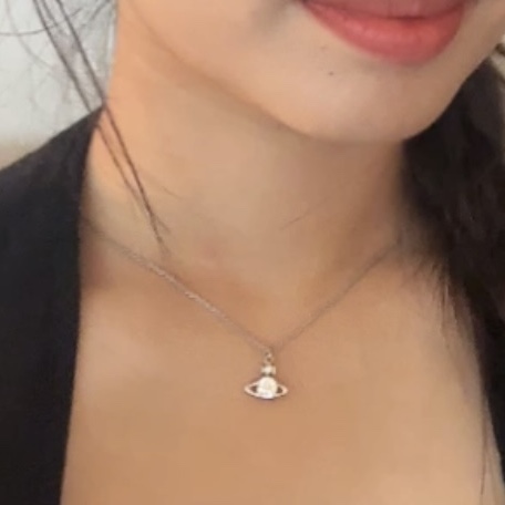 Vivienne Westwood Reina Pendant Silver 착용 스타일