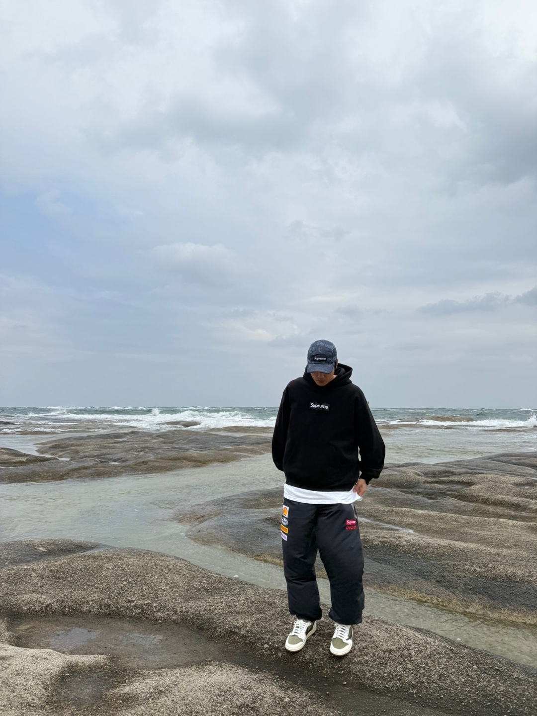 Supreme x Ducati Track Pants Black - 24SS, Supreme Box Logo Hooded Sweatshirt Black - 23FW 착용 스타일