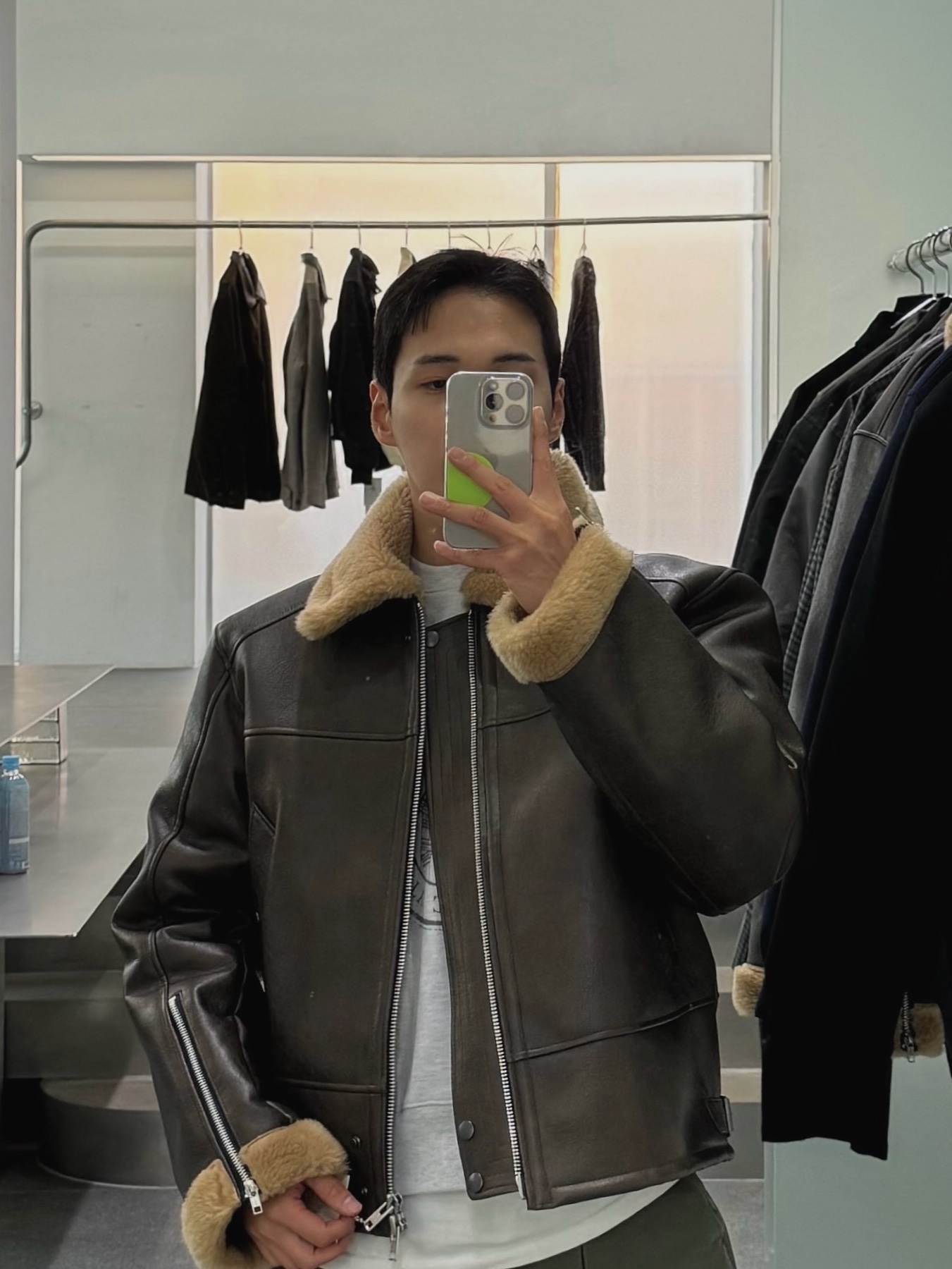 Haleine 3D Faux Shearling Crop Jacket Black (VJ410), Haleine 3D Faux Shearling Crop Jacket Brown (VJ411) 착용 스타일