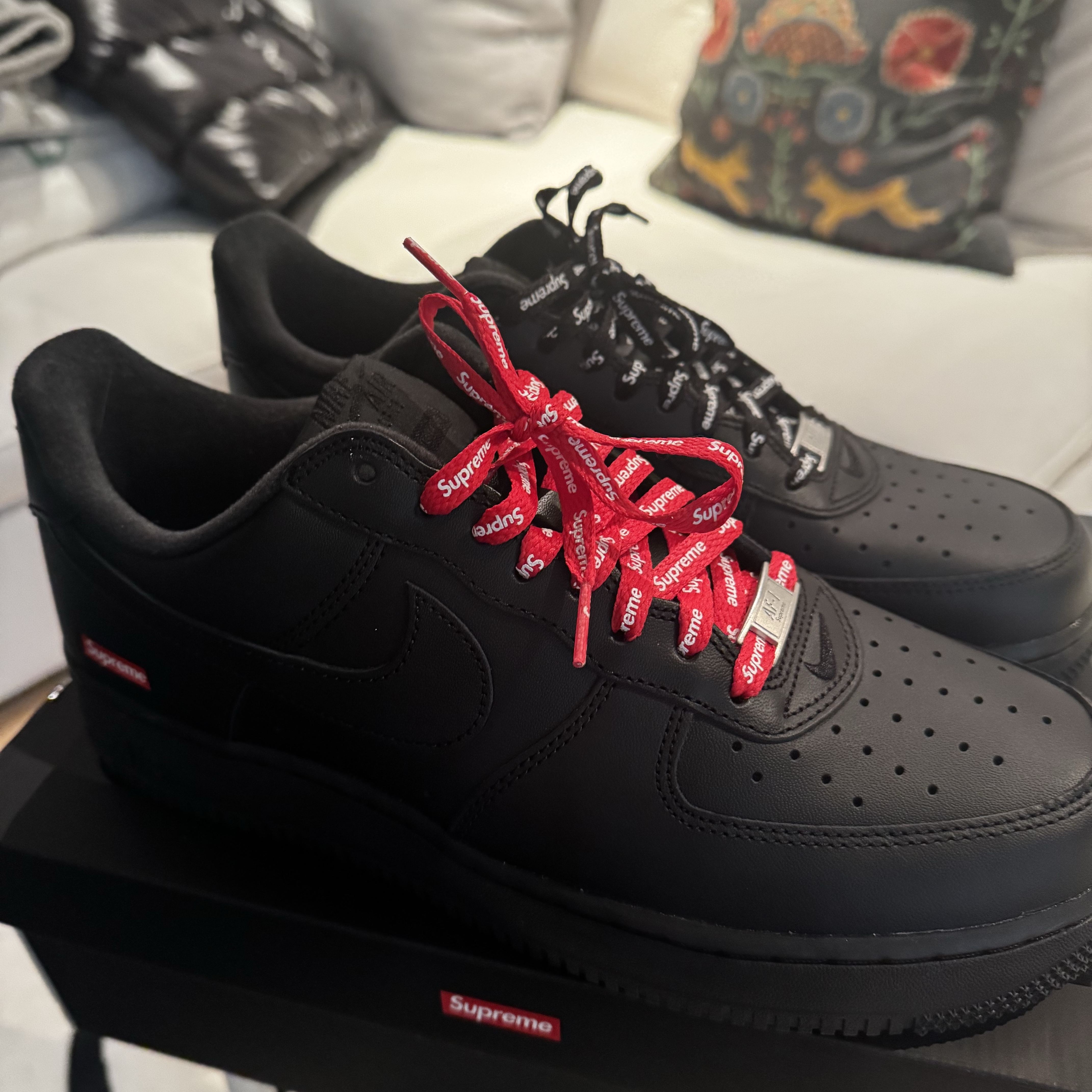 Nike x Supreme Air Force 1 Low Black 착용 스타일