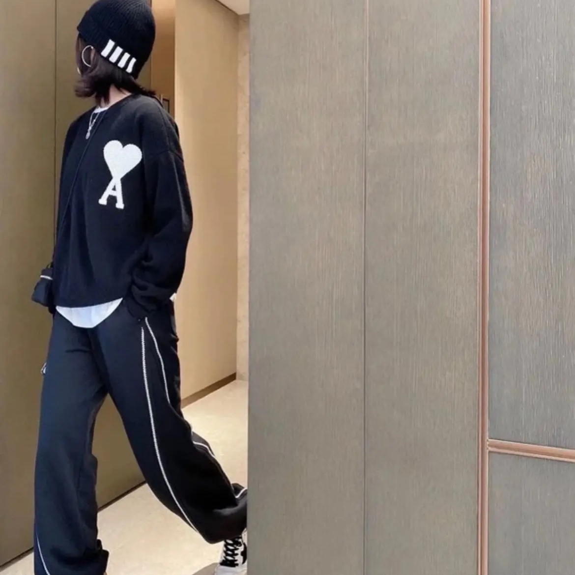 Thom Browne Ribbed Beanie Navy 착용 스타일