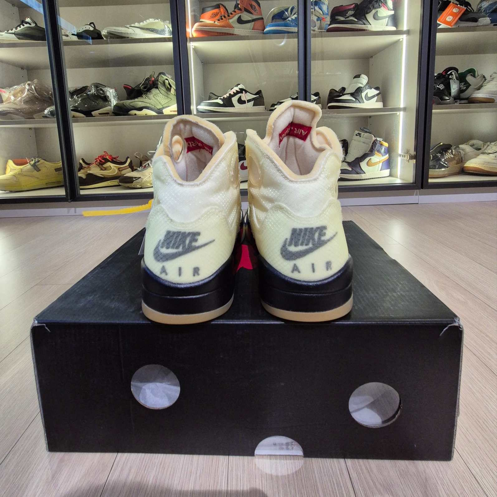 Jordan 5 x Off-White Retro SP Sail Fire Red, Jordan 3 Retro Seoul 착용 스타일 - 3