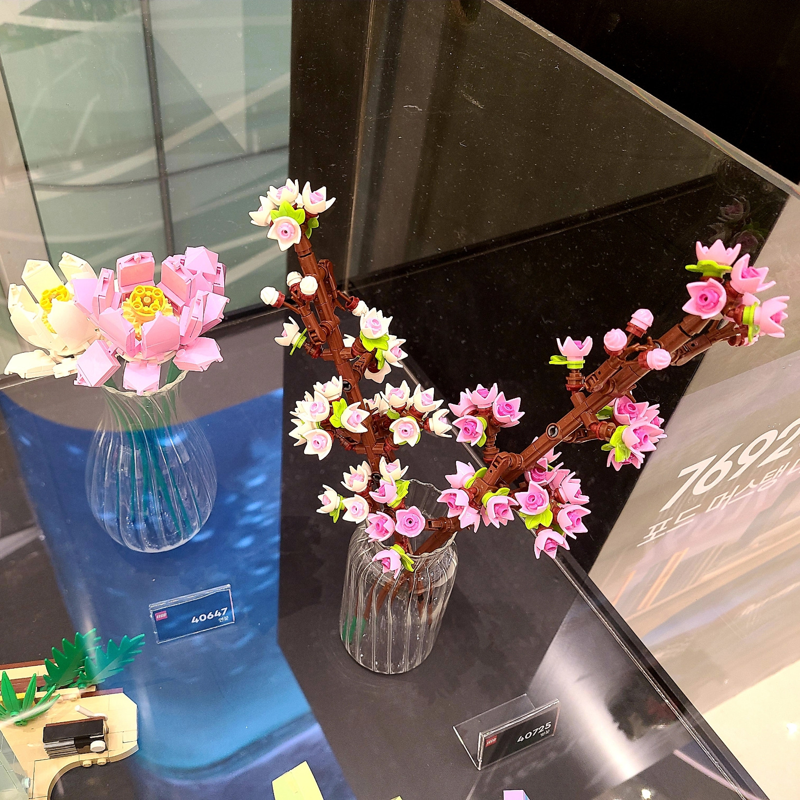 Lego Bouquet of Roses, Lego Wildflower Bouquet 착용 스타일 - 3