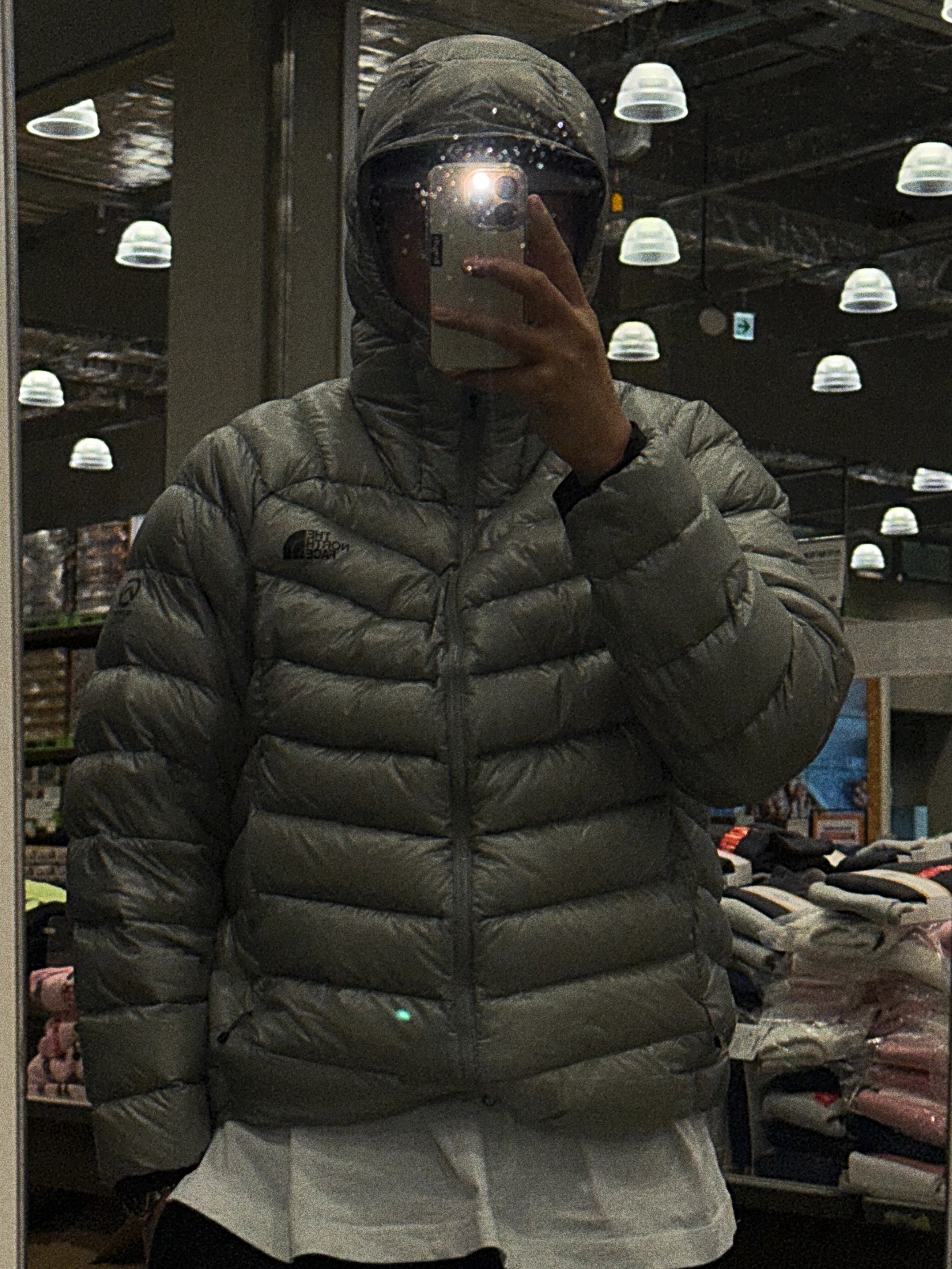 The North Face Summit Mattehorn RDS Down Jacket Light Gray, Rolex Submariner Date 41mm 126610LV Black Oyster 착용 스타일 - 1