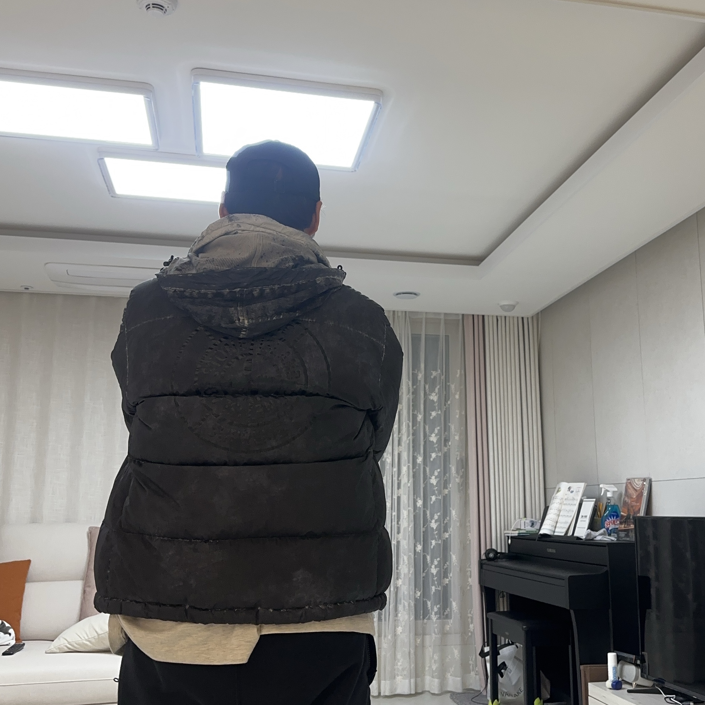Supreme x Stone Island Painted Camo Crinkle Down Jacket Black - 20FW 착용 스타일