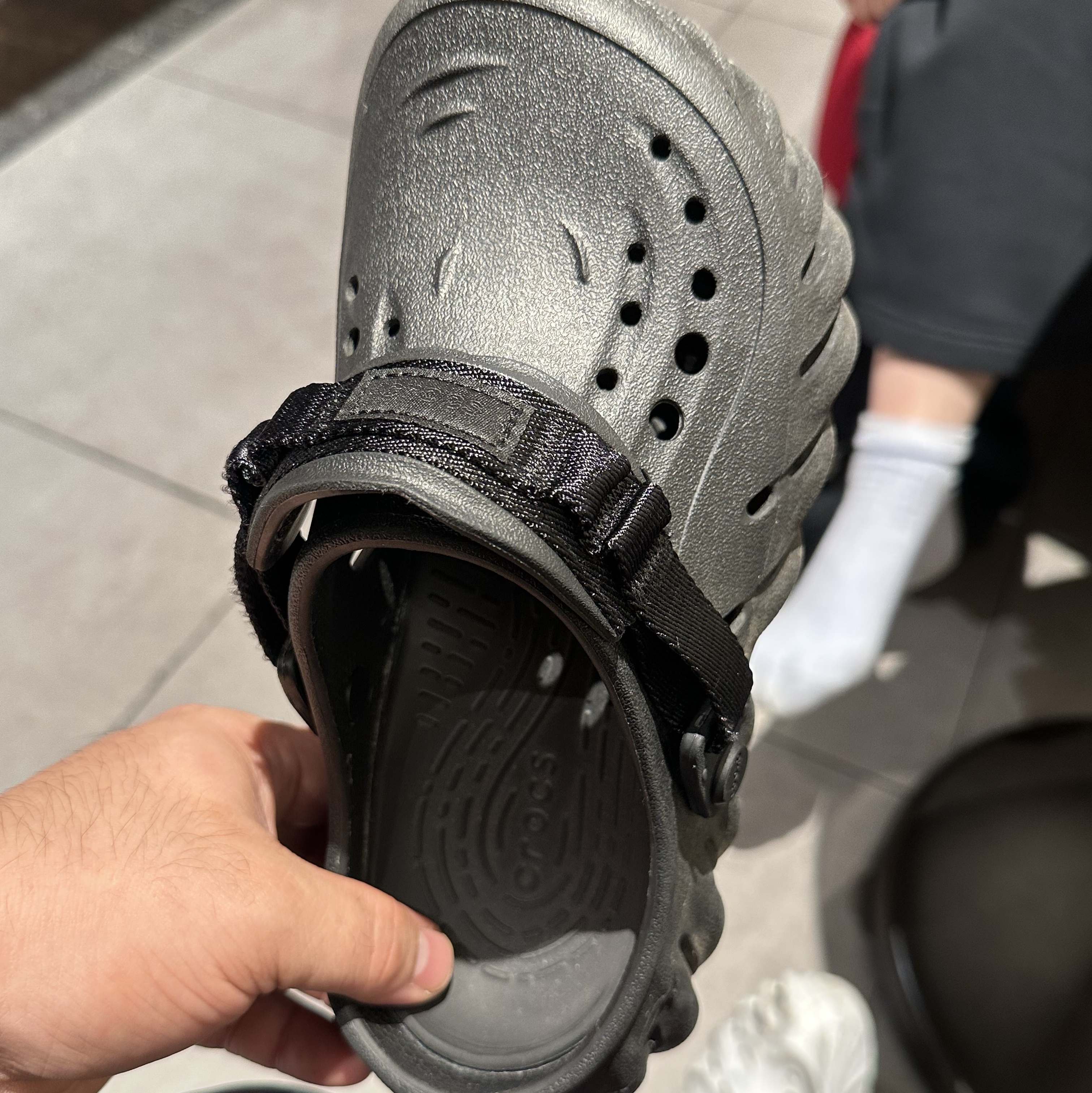 Crocs Echo Clog Black 착용 스타일 - 1