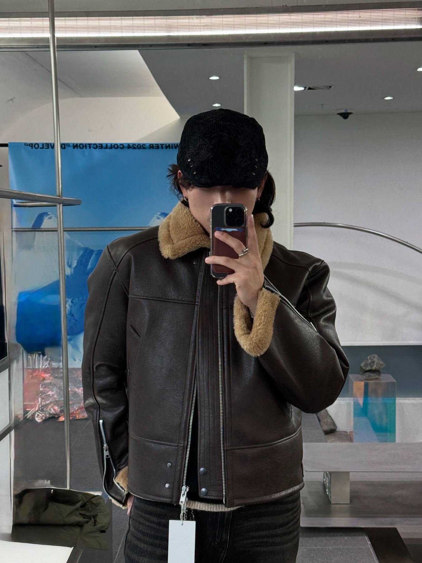 Haleine 3D Faux Shearling Crop Jacket Black (VJ410), Haleine 3D Faux Shearling Crop Jacket Brown (VJ411) 착용 스타일