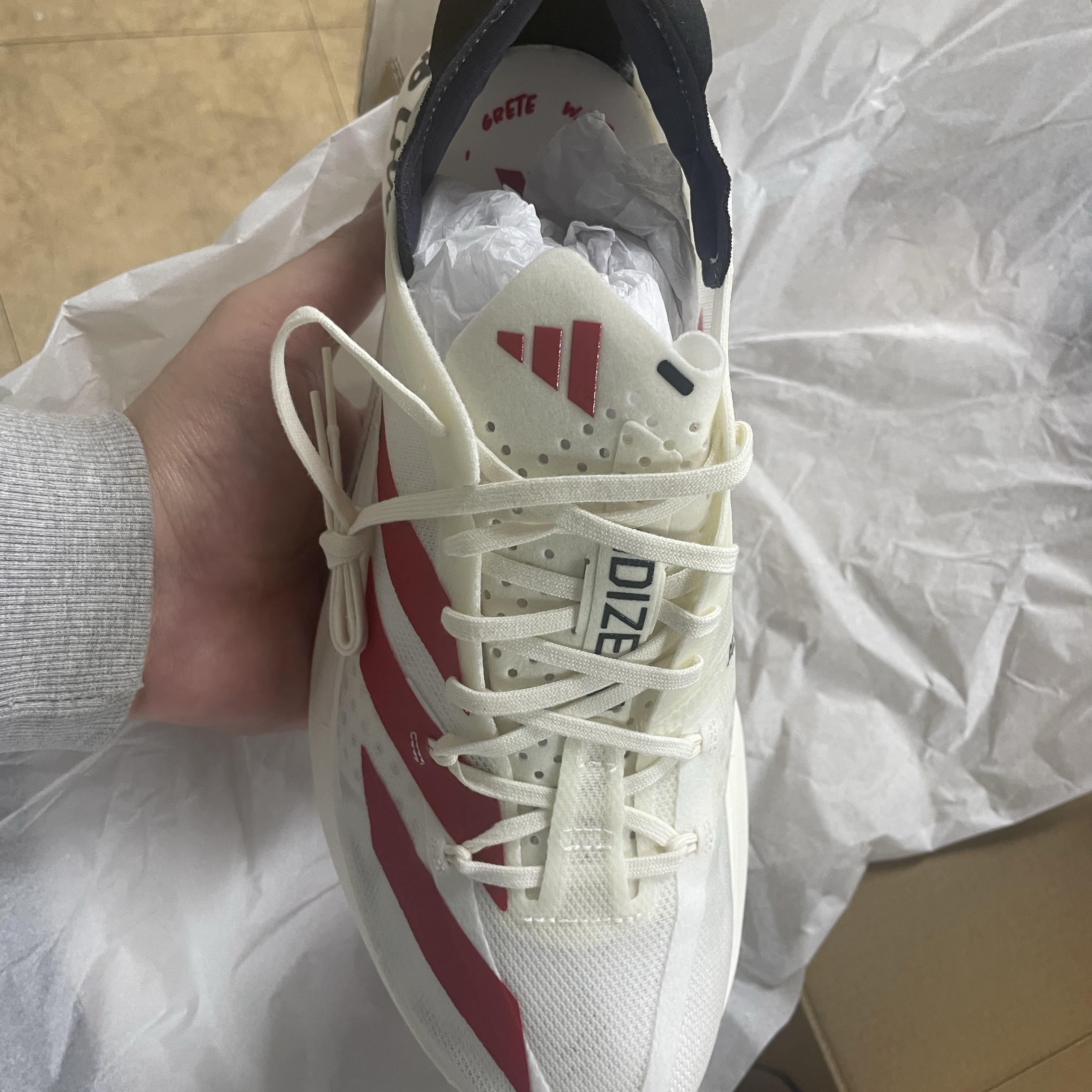 Adidas Adizero Adios Pro 3 Off White Better Scarlet 착용 스타일 - 3