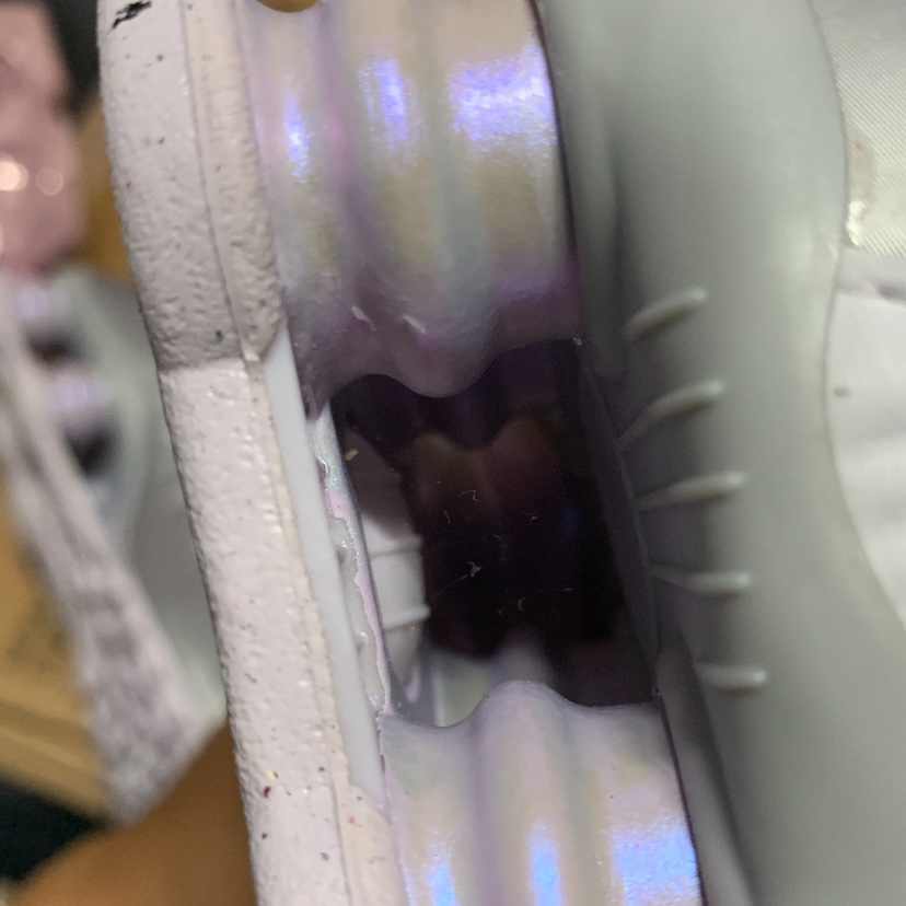 (W) Nike Shox R4 White and Metallic Platinum 착용 스타일 - 1