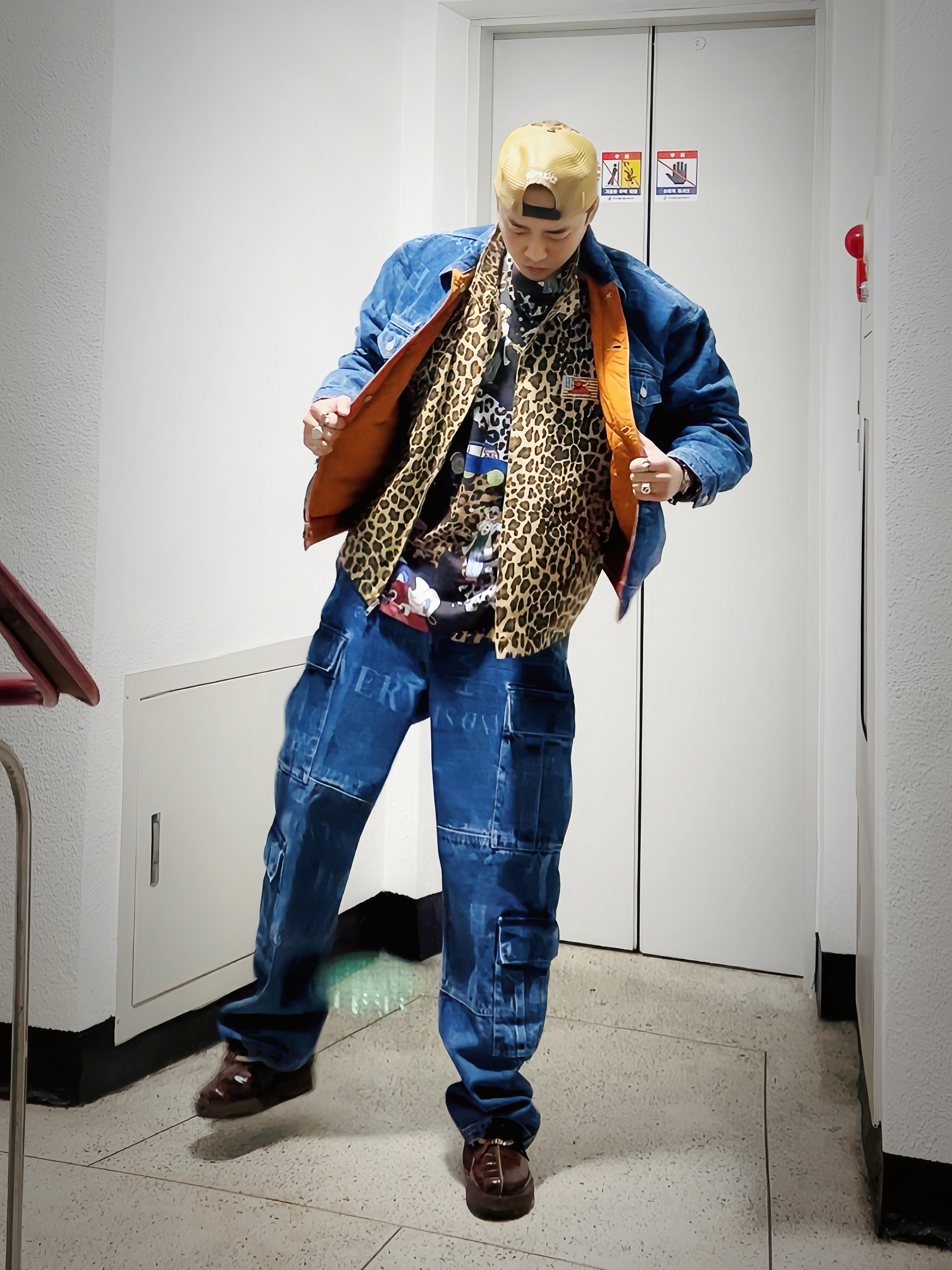 Supreme x Toy Machine Mesh Back 5-Panel Leopard - 24SS, Supreme x Toy Machine Harrington Jacket Leopard - 24SS 착용 스타일 - 1