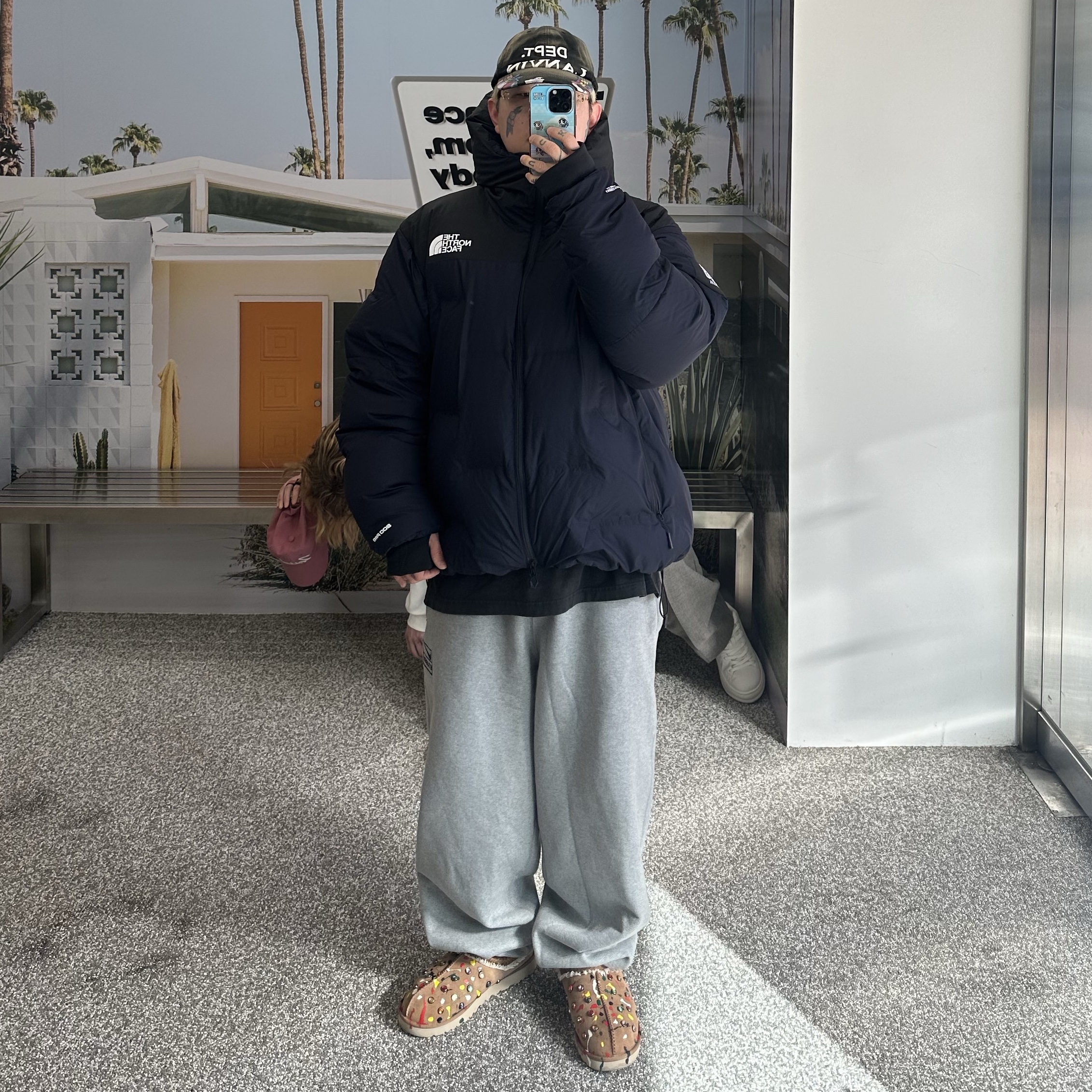 The North Face x Undercover Soukuu Cloud Down Nupste TNF Black Aviator Navy, Gallery Dept. x Lanvin Painted Cap Black 착용 스타일 - 1