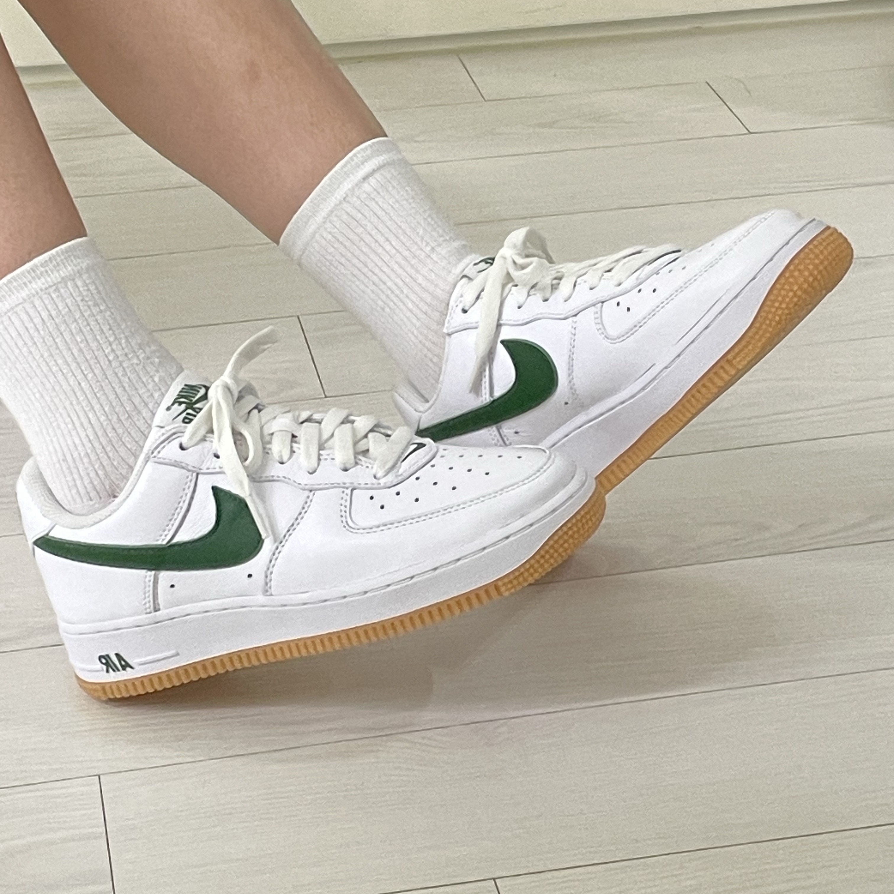 Nike Air Force 1 Low Retro Color of the Month White Forest Green 착용 스타일