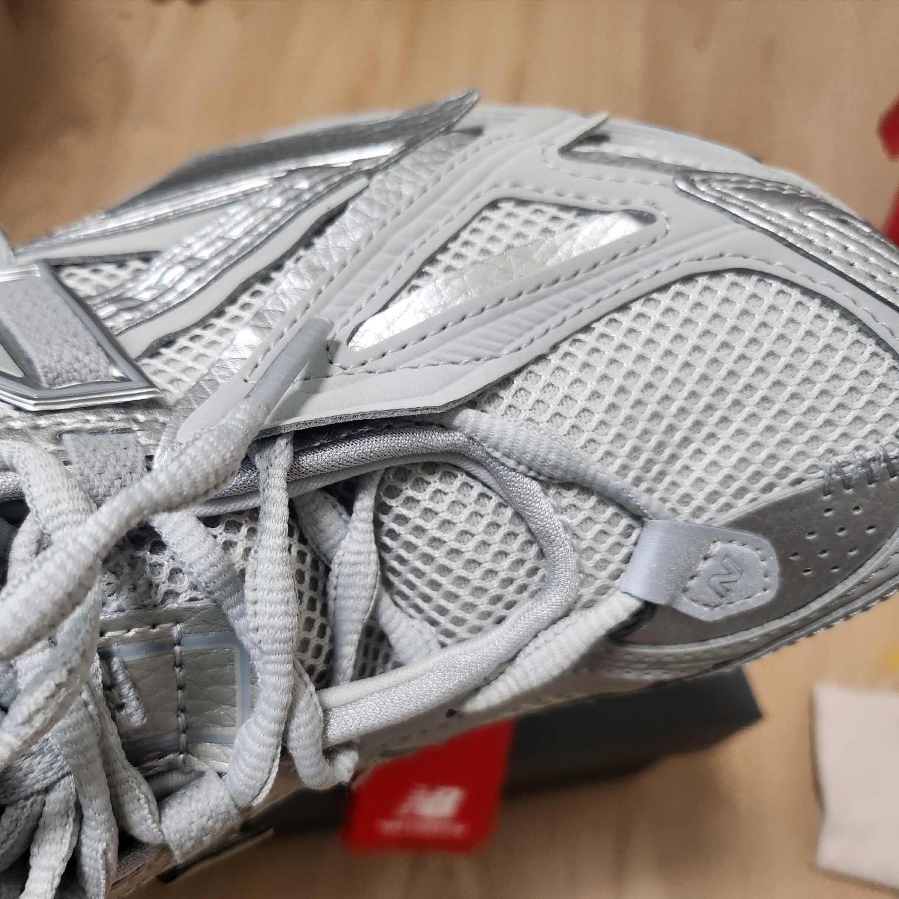New Balance 1906A Concrete Silver Metallic 착용 스타일 - 4