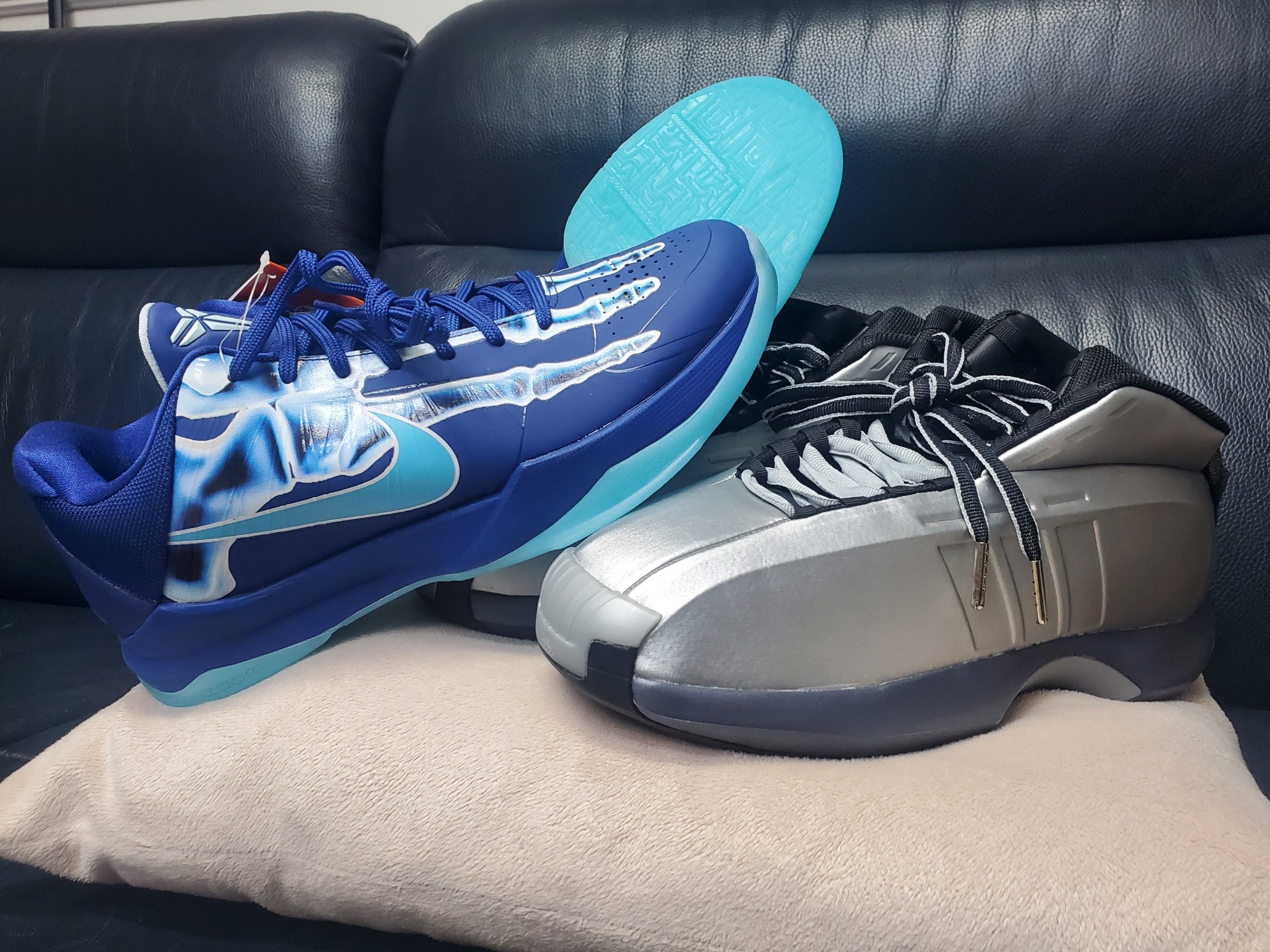 Nike Kobe 5 Protro Deep Royal Blue, Adidas Crazy 1 Matte Silver Core Black 착용 스타일