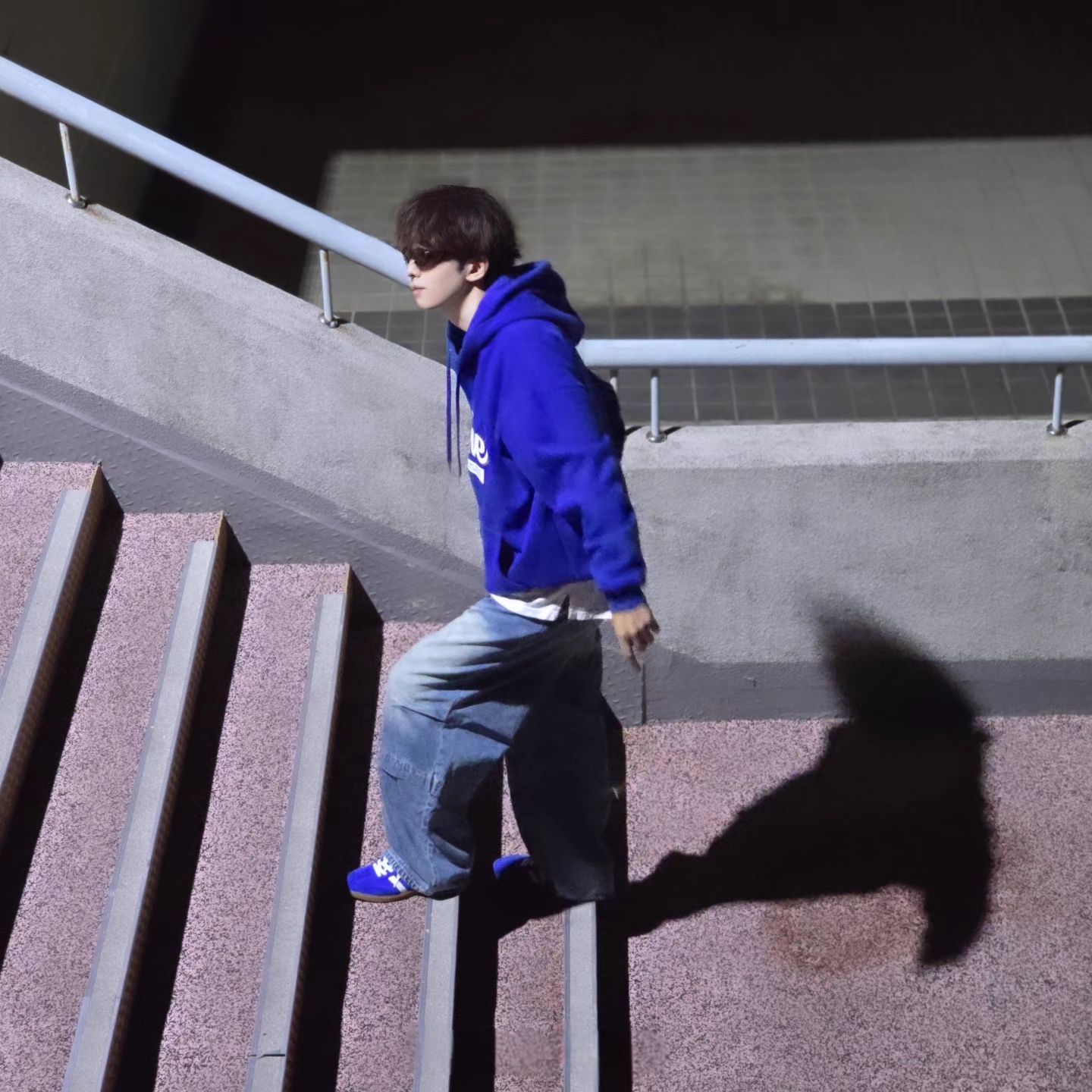Adidas Samba OG Royal Blue 착용 스타일 - 2