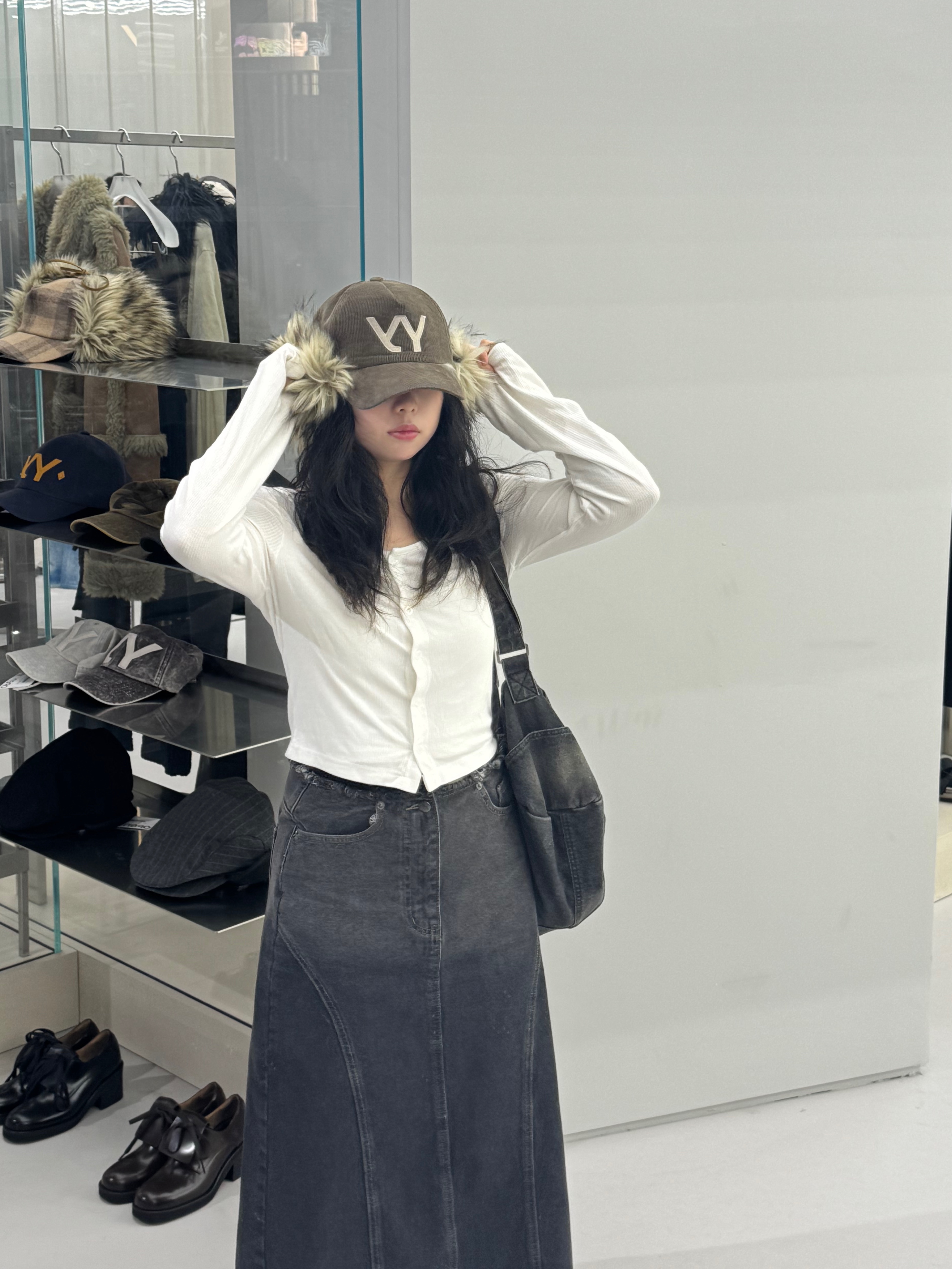 Open Yy Faux Fur Corduroy Earflap Cap Khaki 착용 스타일 - 2