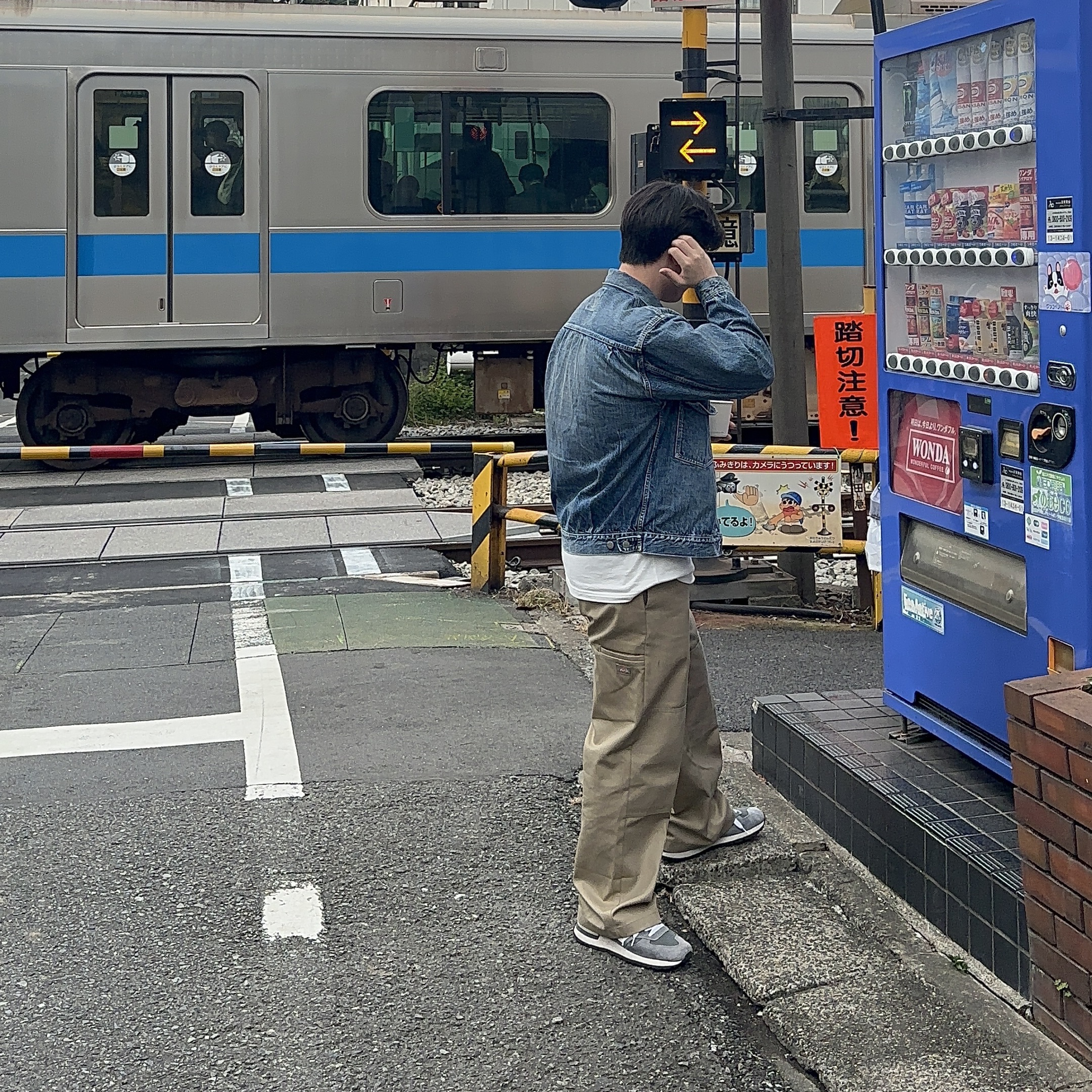 New Balance 990v1 Made in USA Grey White, Dickies Loose Fit Double Knee Work Pants Khaki 착용 스타일