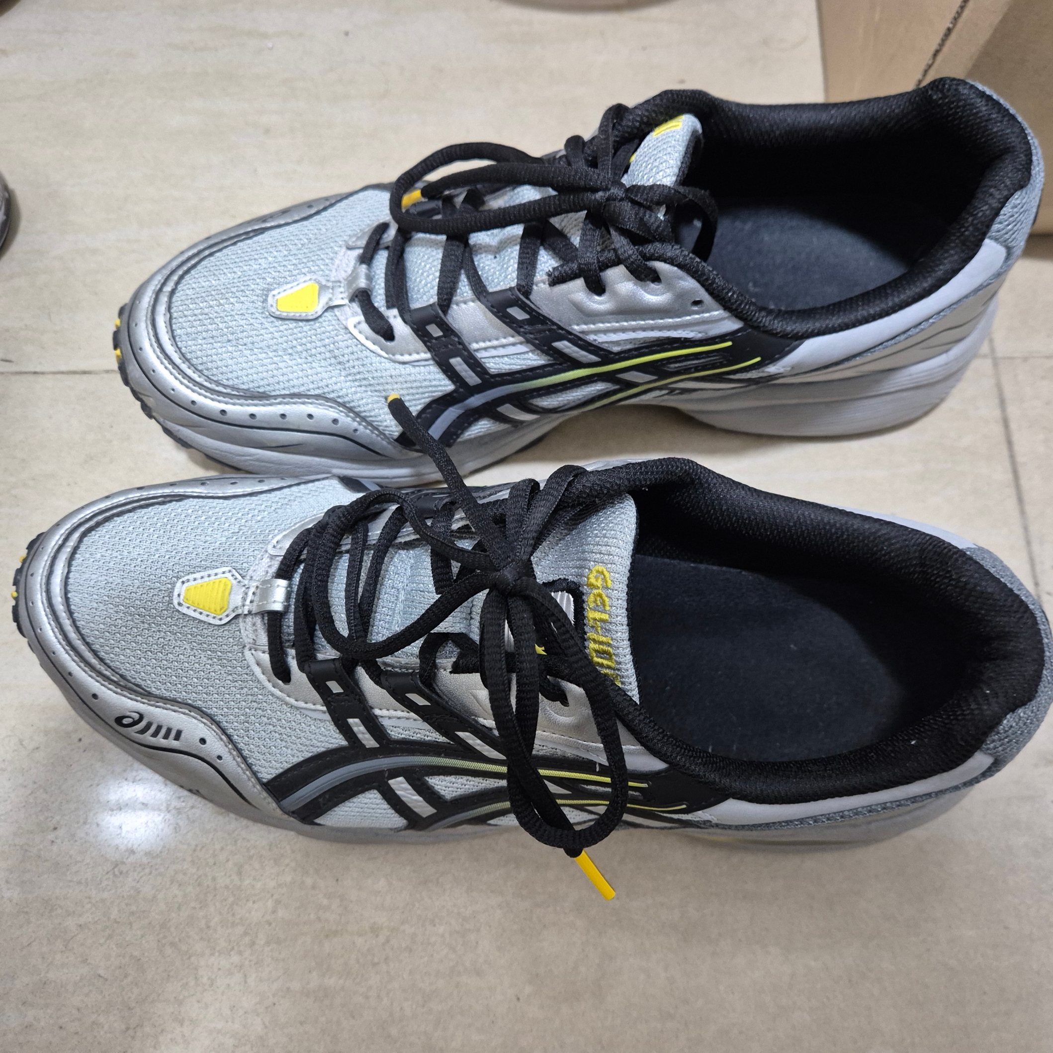 Asics Gel-1090 Mid Grey Black 착용 스타일