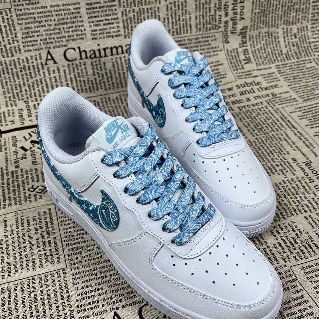(W) Nike Air Force 1 '07 Essential Paisley Swoosh White Worn Blue 착용 스타일 - 2