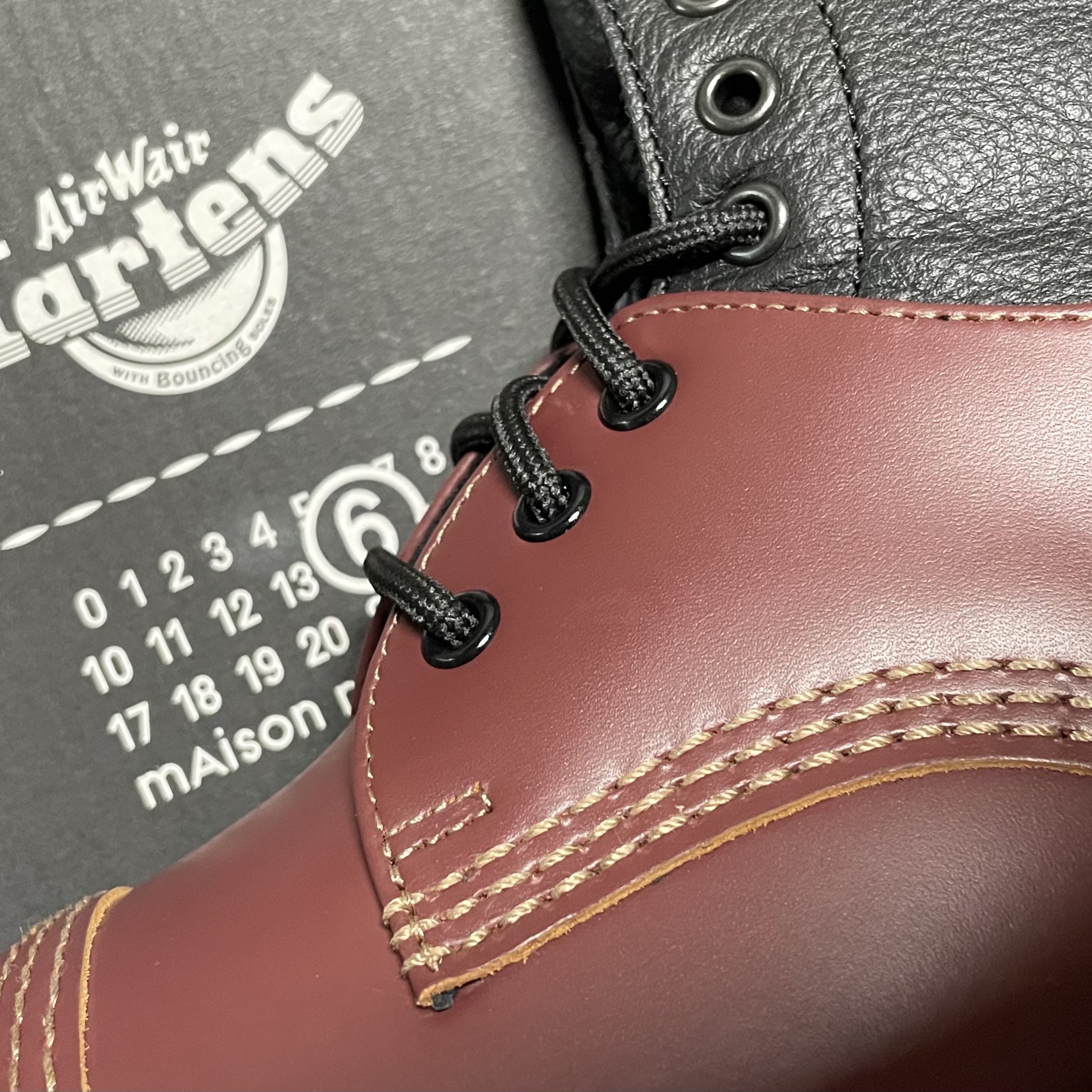 Dr. Martens x MM6 Maison Margiela 1460/1461 Twist ST Vintage Smooth Virginia Multi 착용 스타일 - 2