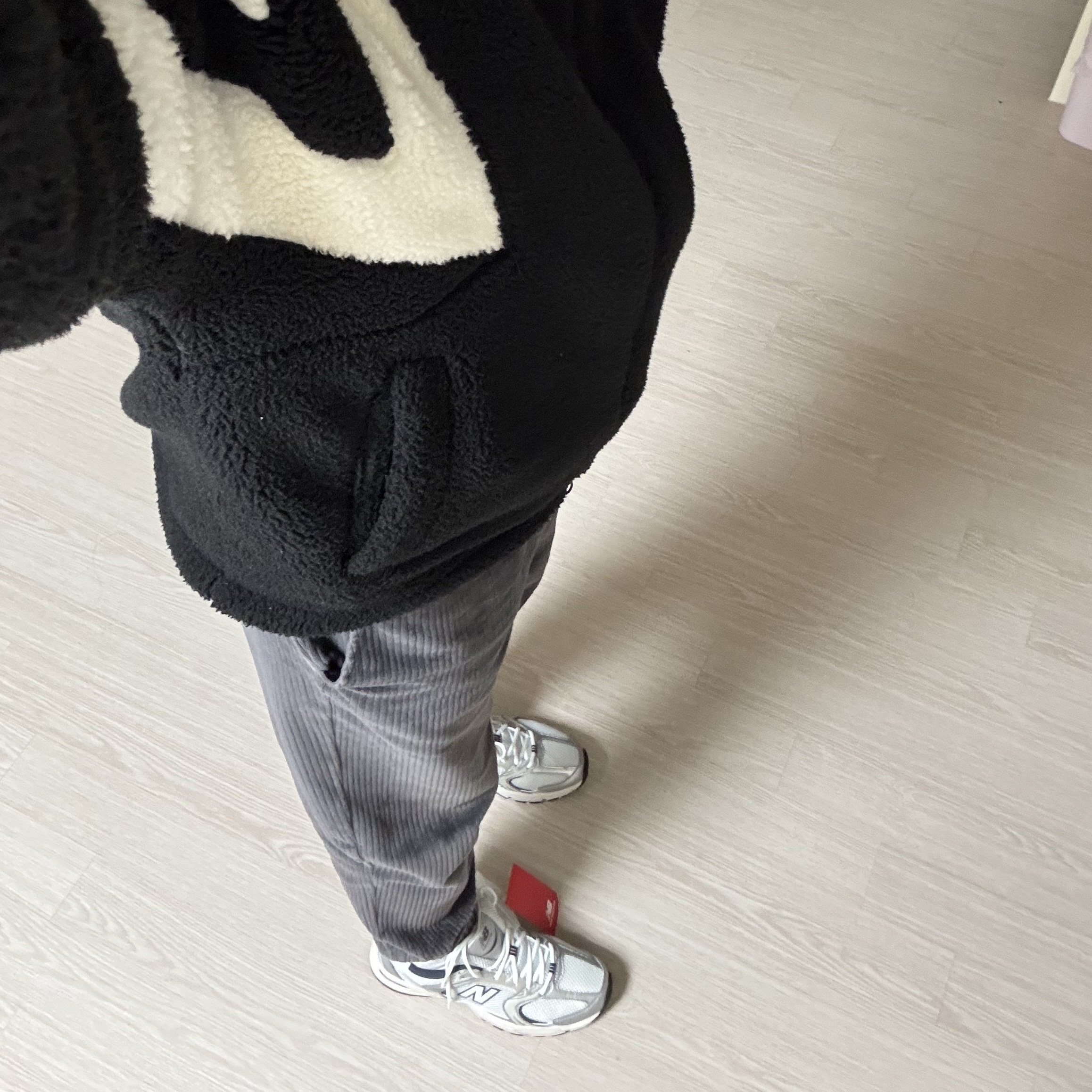 New Balance 530 Steel Grey 착용 스타일 - 2