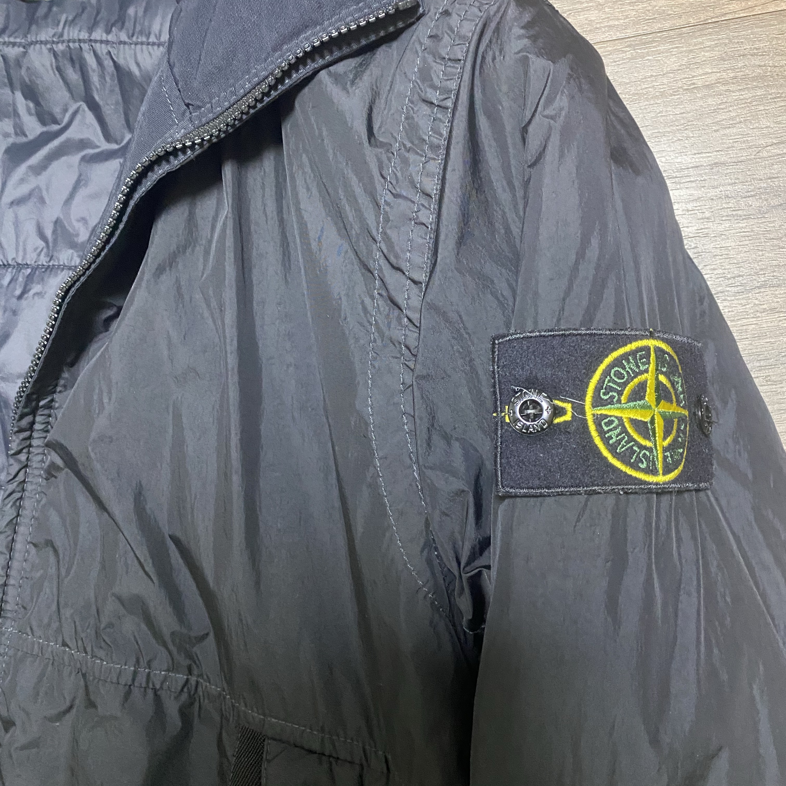 Stone Island 40823 Garment Dyed Crinkle Reps Recycled Nylon with Primaloft TC Jacket Black - 23FW 착용 스타일 - 2
