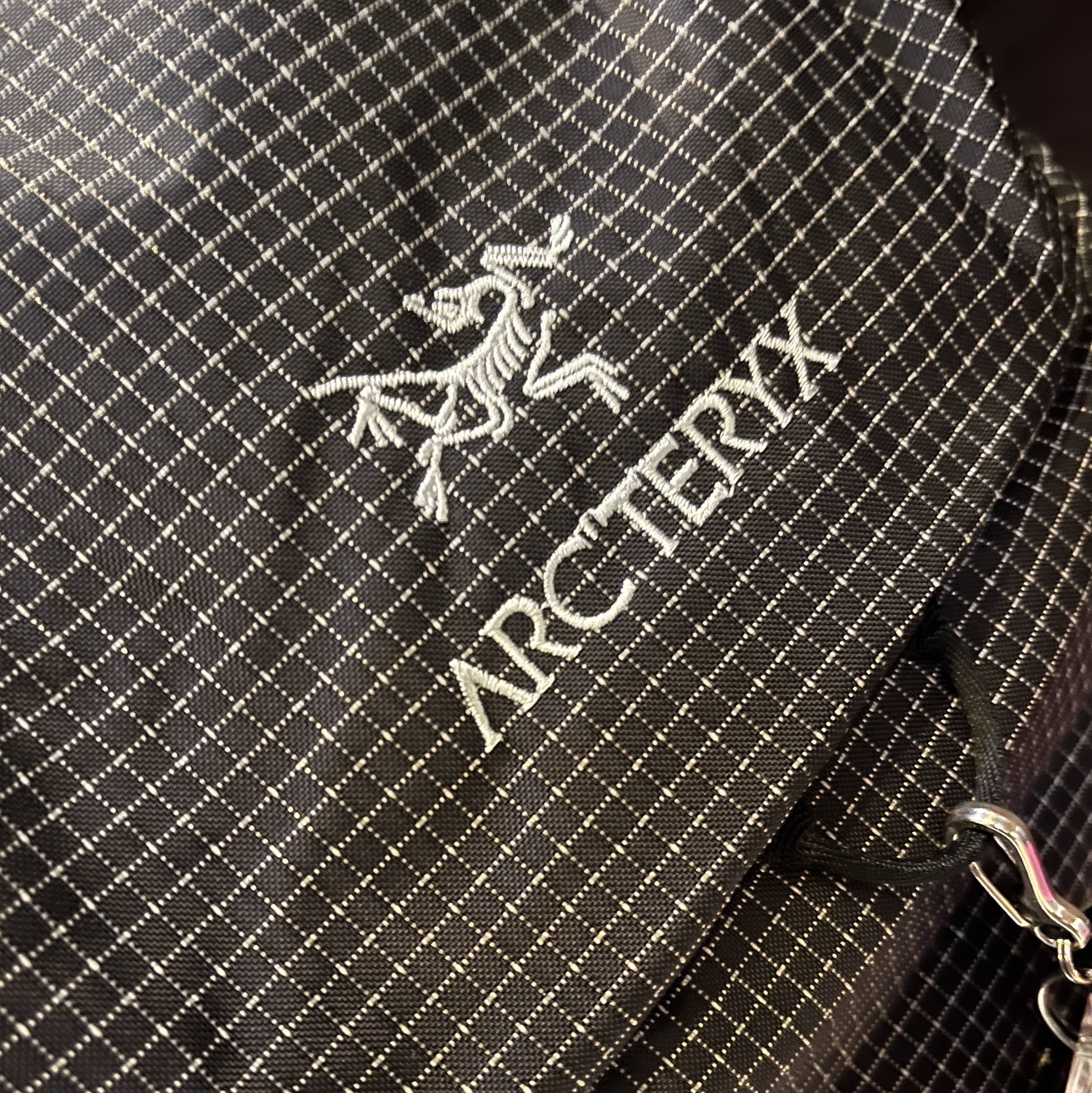 Arc'teryx Konseal 15 Backpack Black 착용 스타일
