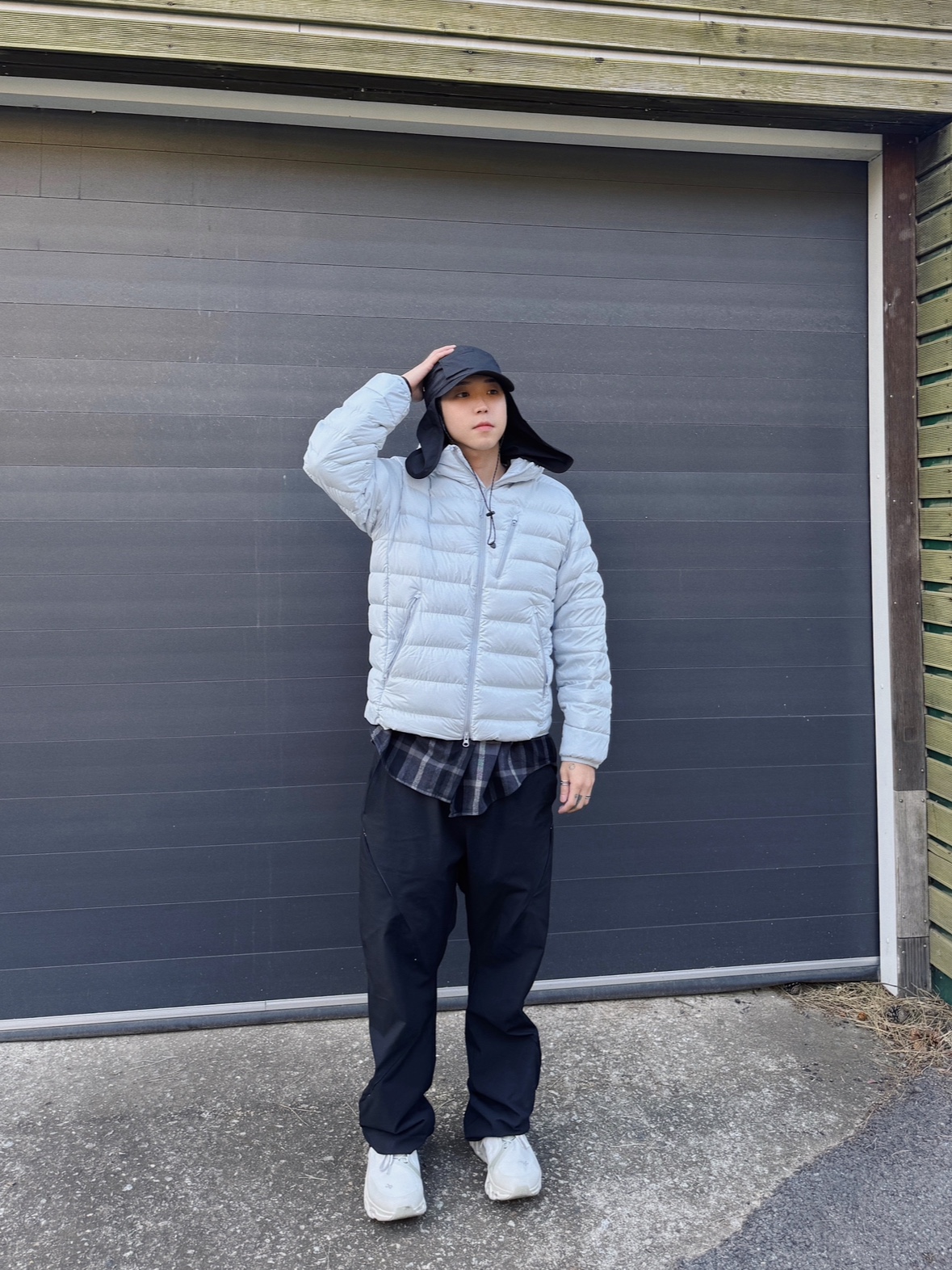 Post Archive Faction (Paf) 5.1 Technical Pants Right Black, On Running x Post Archive Faction (Paf) Cloudmonster 2 Moondust Chalk 착용 스타일 - 2