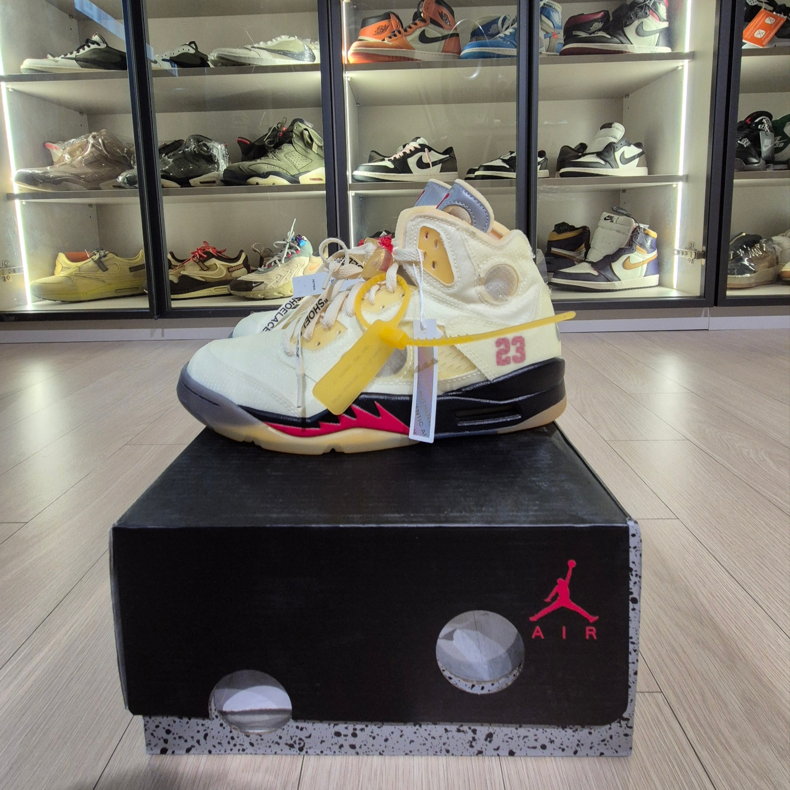 Jordan 5 x Off-White Retro SP Sail Fire Red, Jordan 3 Retro Seoul 착용 스타일 - 4