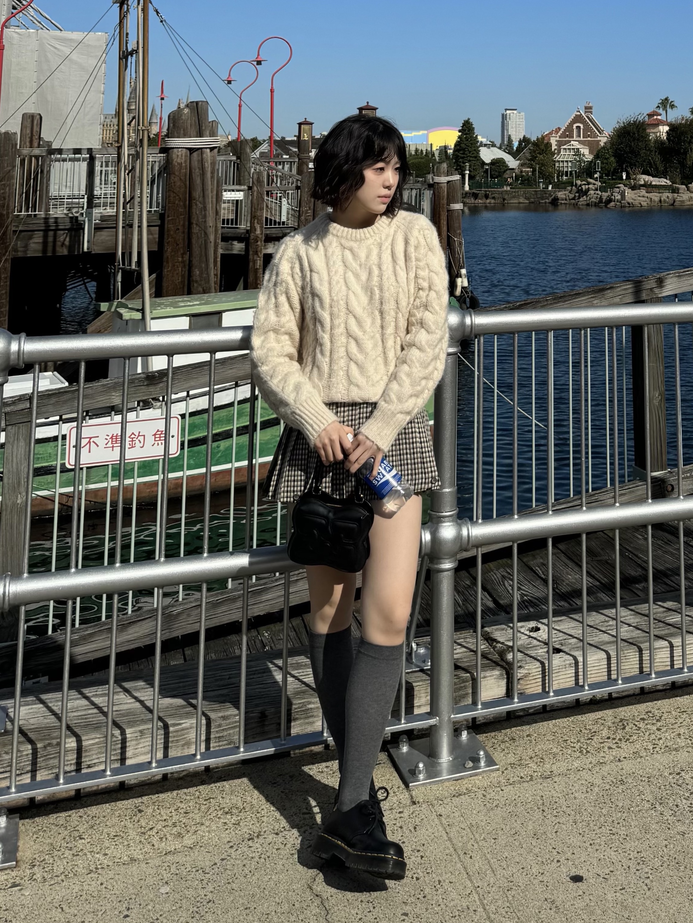 (W) Glowny Russell Plaid Mini Skirt Brown, Dr. Martens 1461 Bex Black 착용 스타일 - 4
