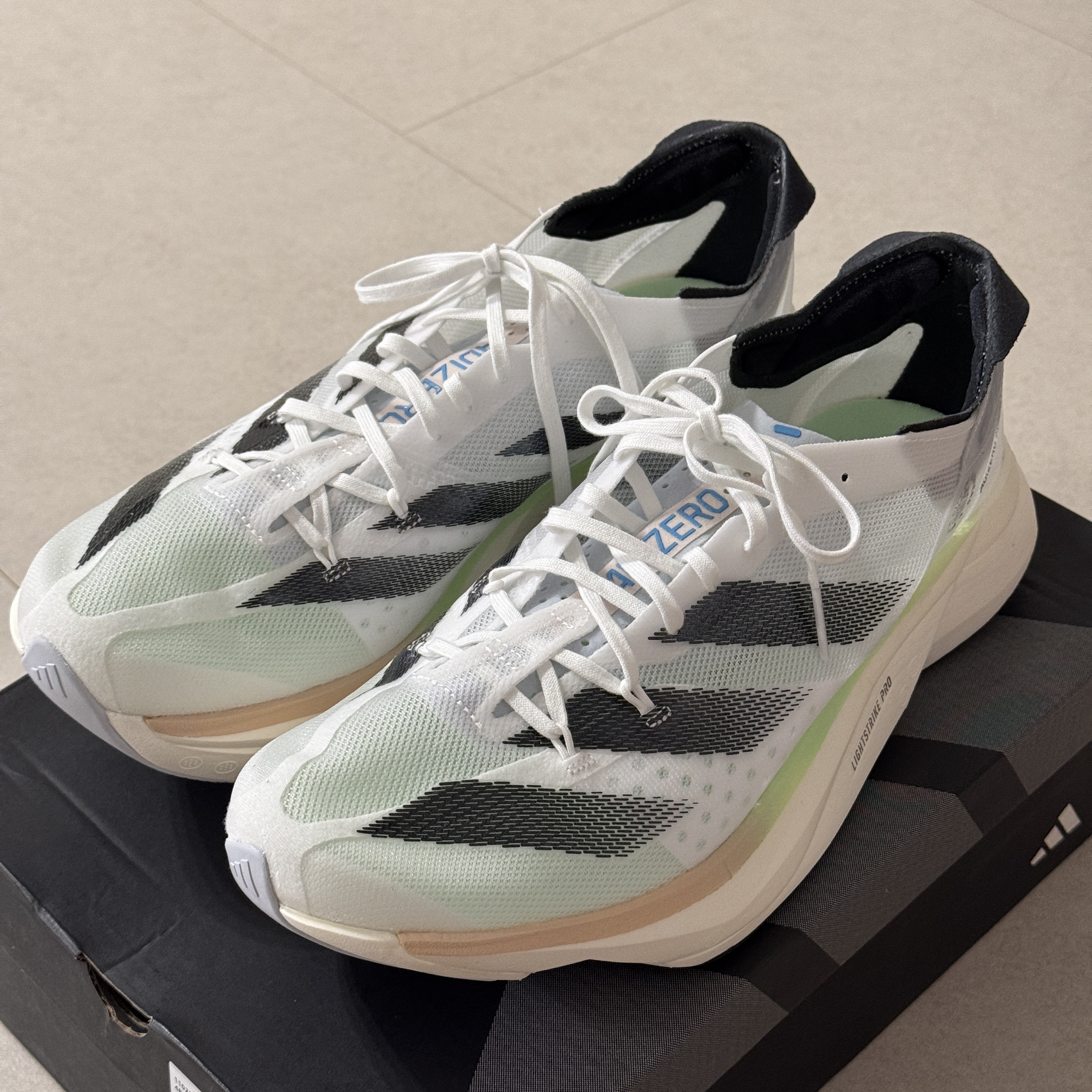 Adidas Adizero Adios Pro 3 Cloud White Core Black 착용 스타일