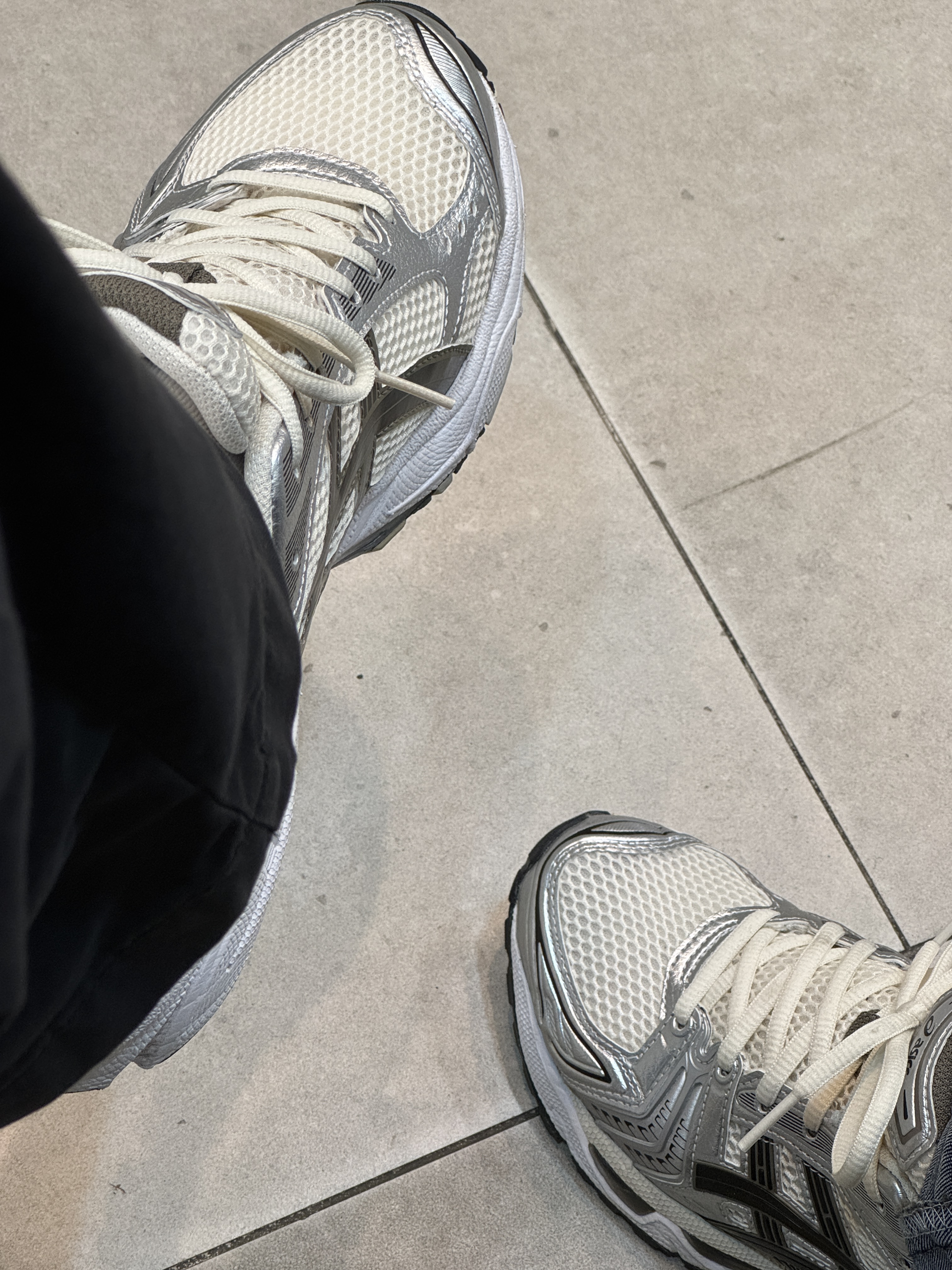 Asics Gel-Kayano 14 Cream Black 착용 스타일