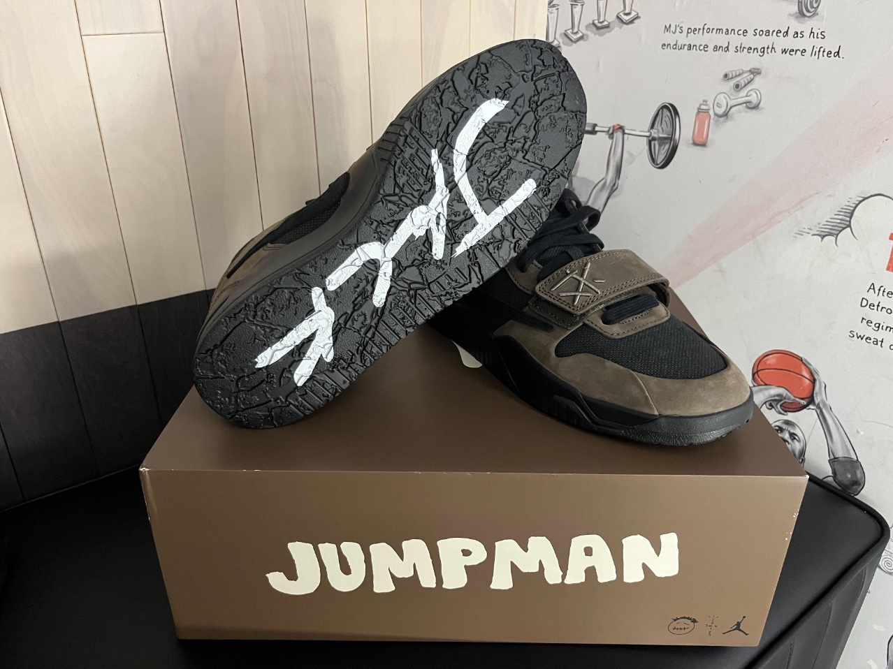 Jordan x Travis Scott Jumpman Jack TR Black and Dark Mocha 착용 스타일 - 4