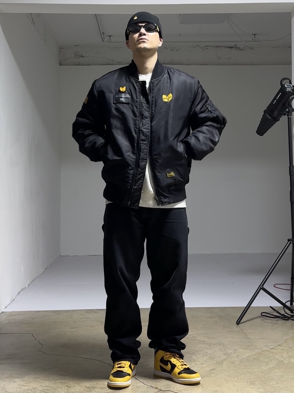 Nike Wu-Tang Clan Dunk High Black and Pollen 착용 스타일 - 1