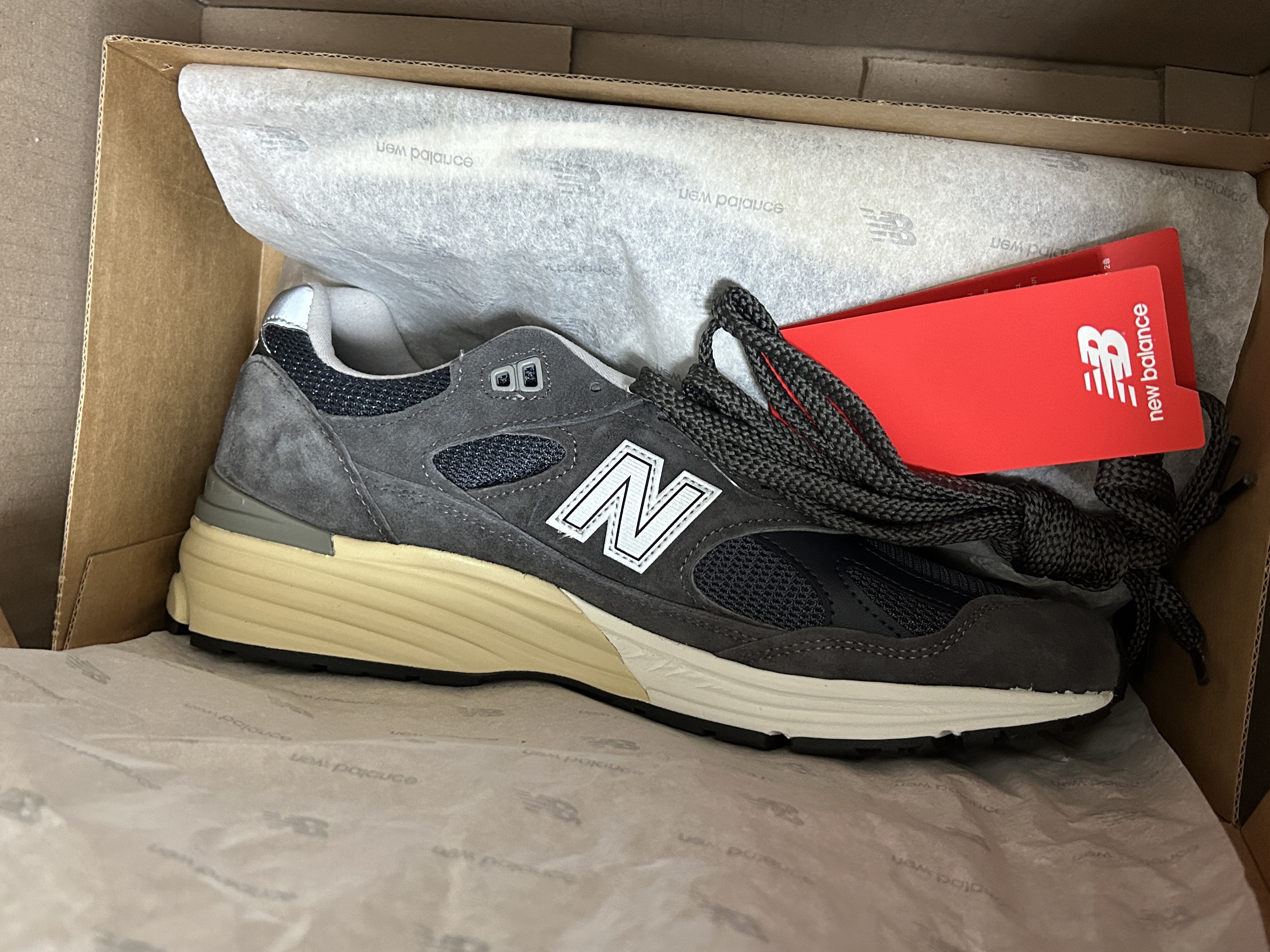 New Balance 991v2 Made in UK Dark Gull Grey 착용 스타일 - 1