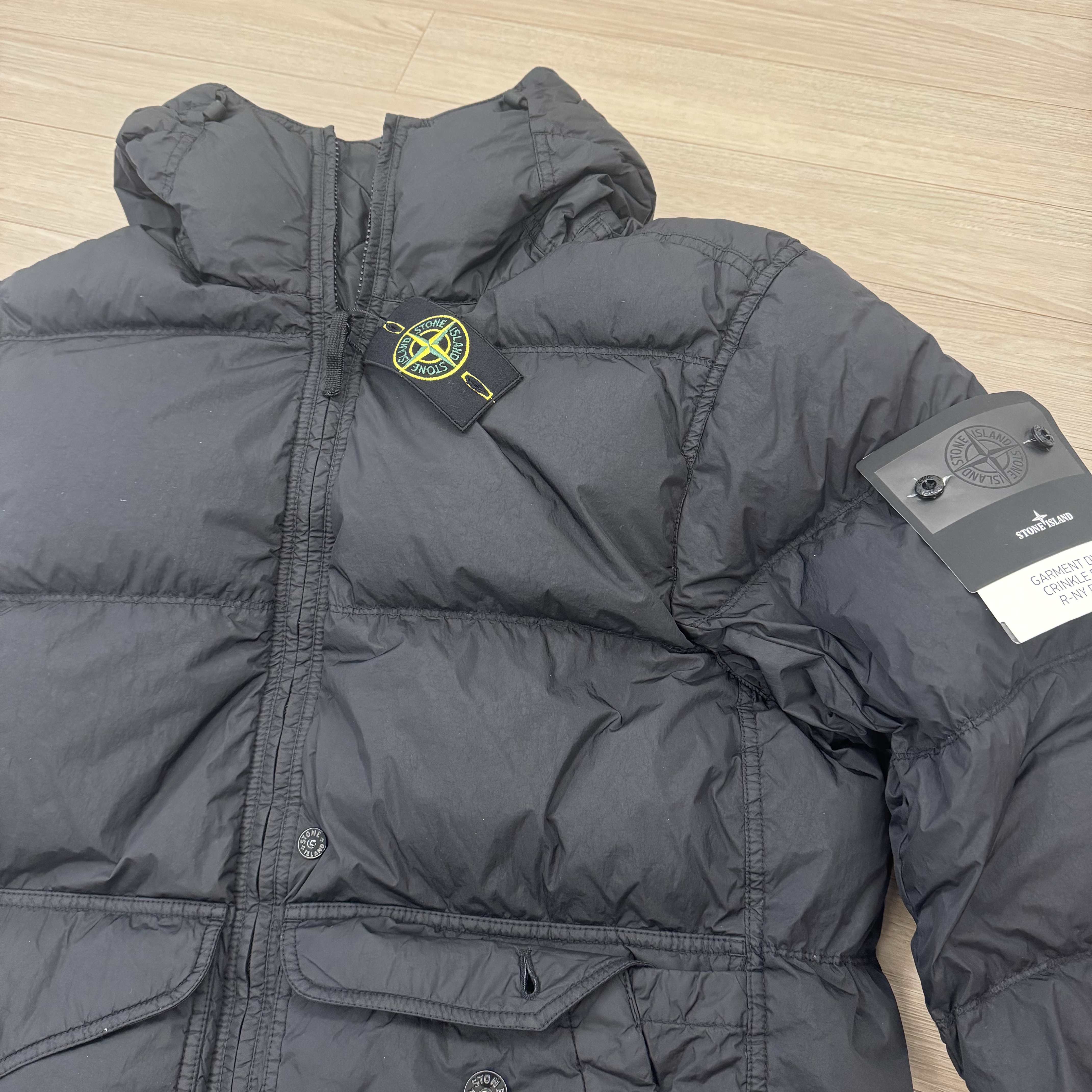 Stone Island 40723 Crinkle Reps Hooded Down Jacket Black - 24FW 착용 스타일