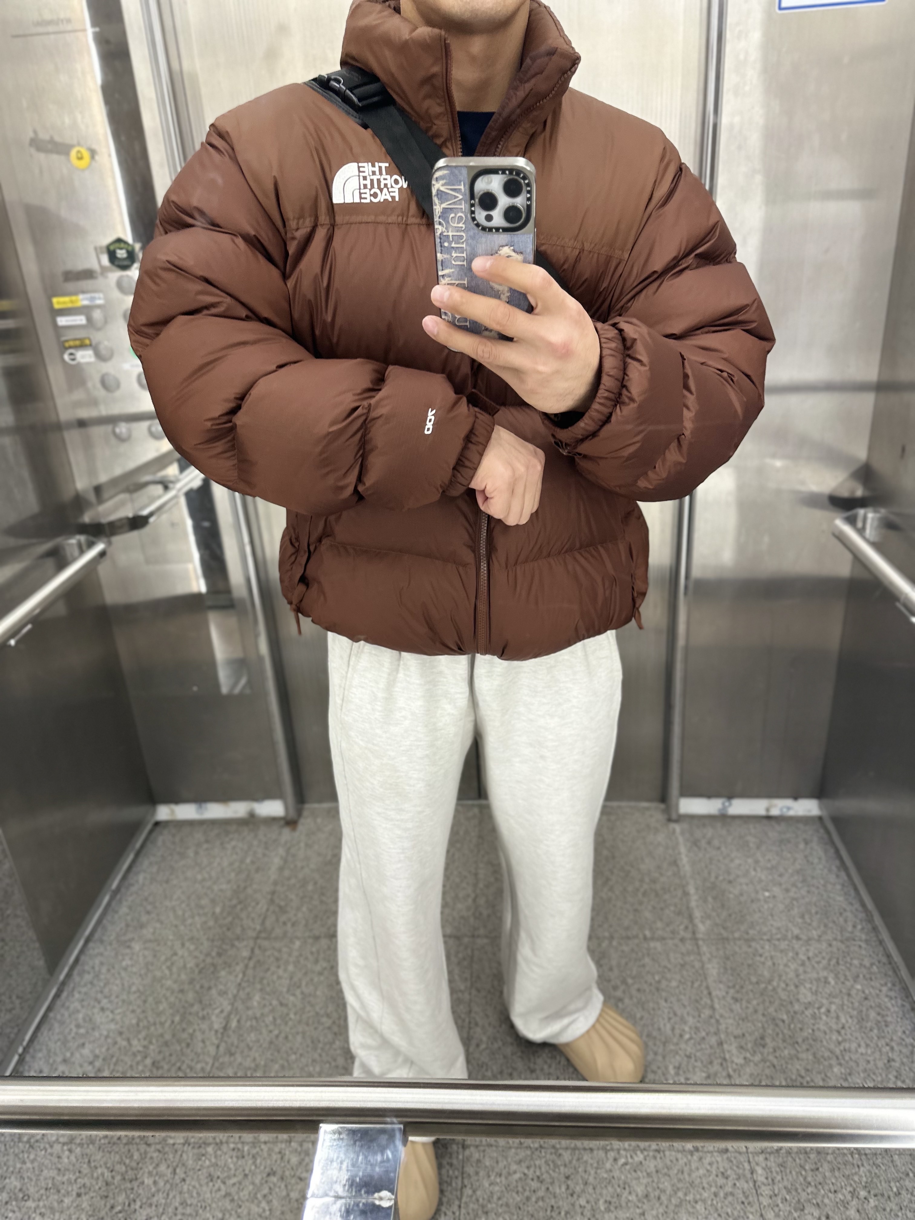 The North Face 1996 Retro Nuptse Jacket Dark Oak, Adidas Adifom Superstar Mule Core Black 착용 스타일